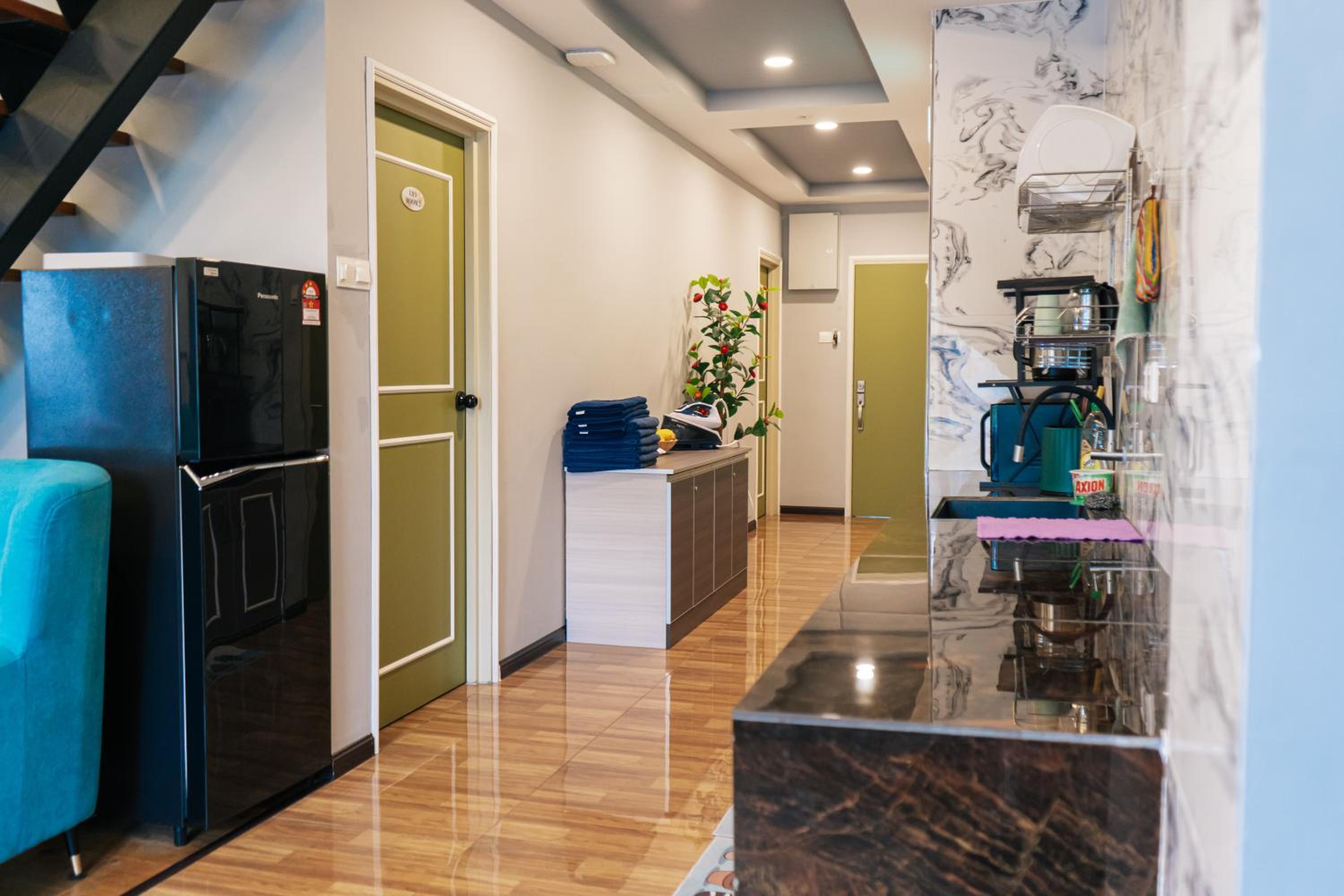 Three-Bedroom Apartment - Photo 11
