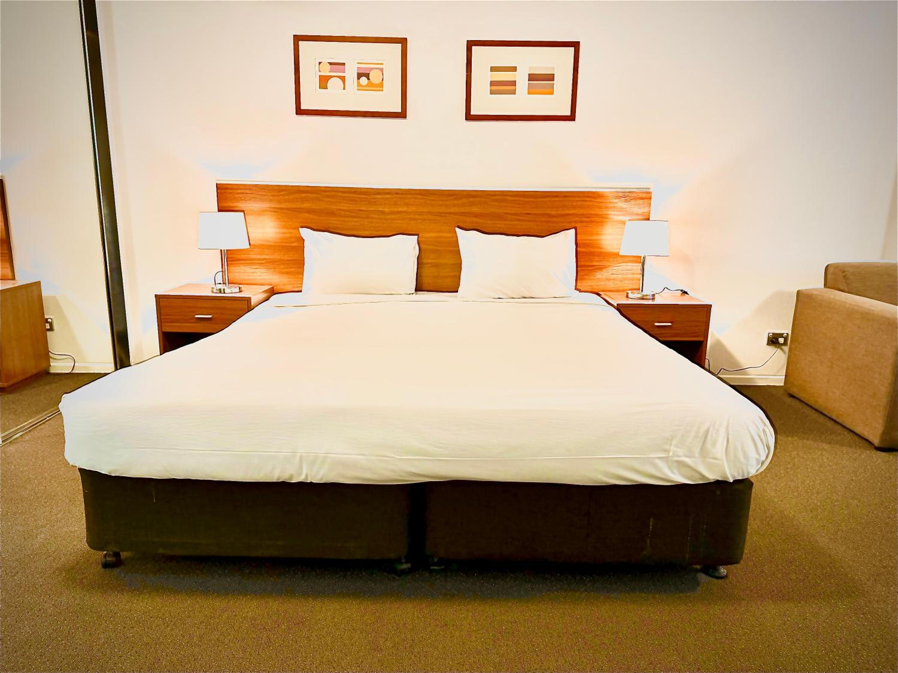 Deluxe Executive Studio Apartment (Daily Housekeeping)