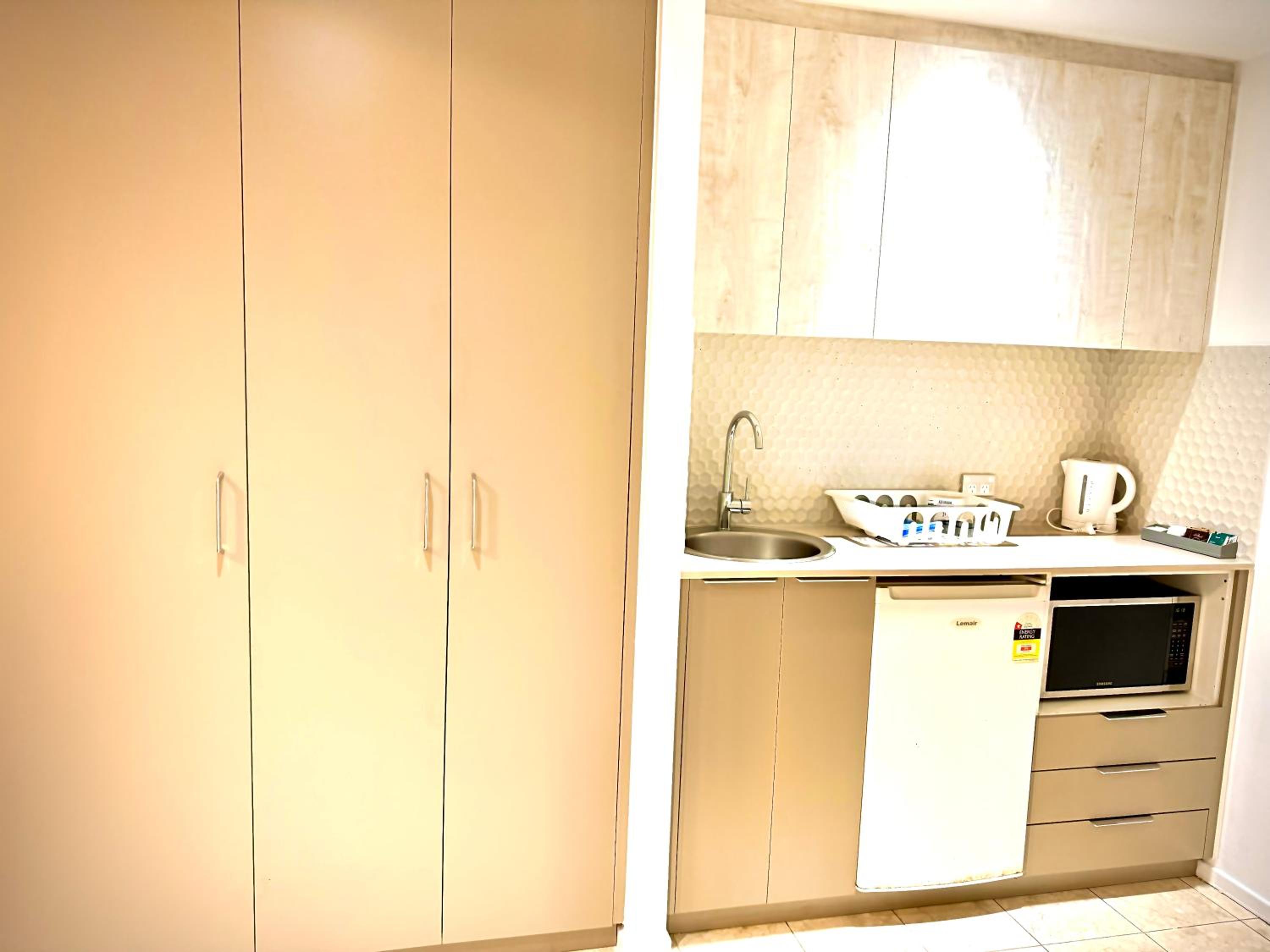 Deluxe Executive Studio Apartment (Daily Housekeeping)