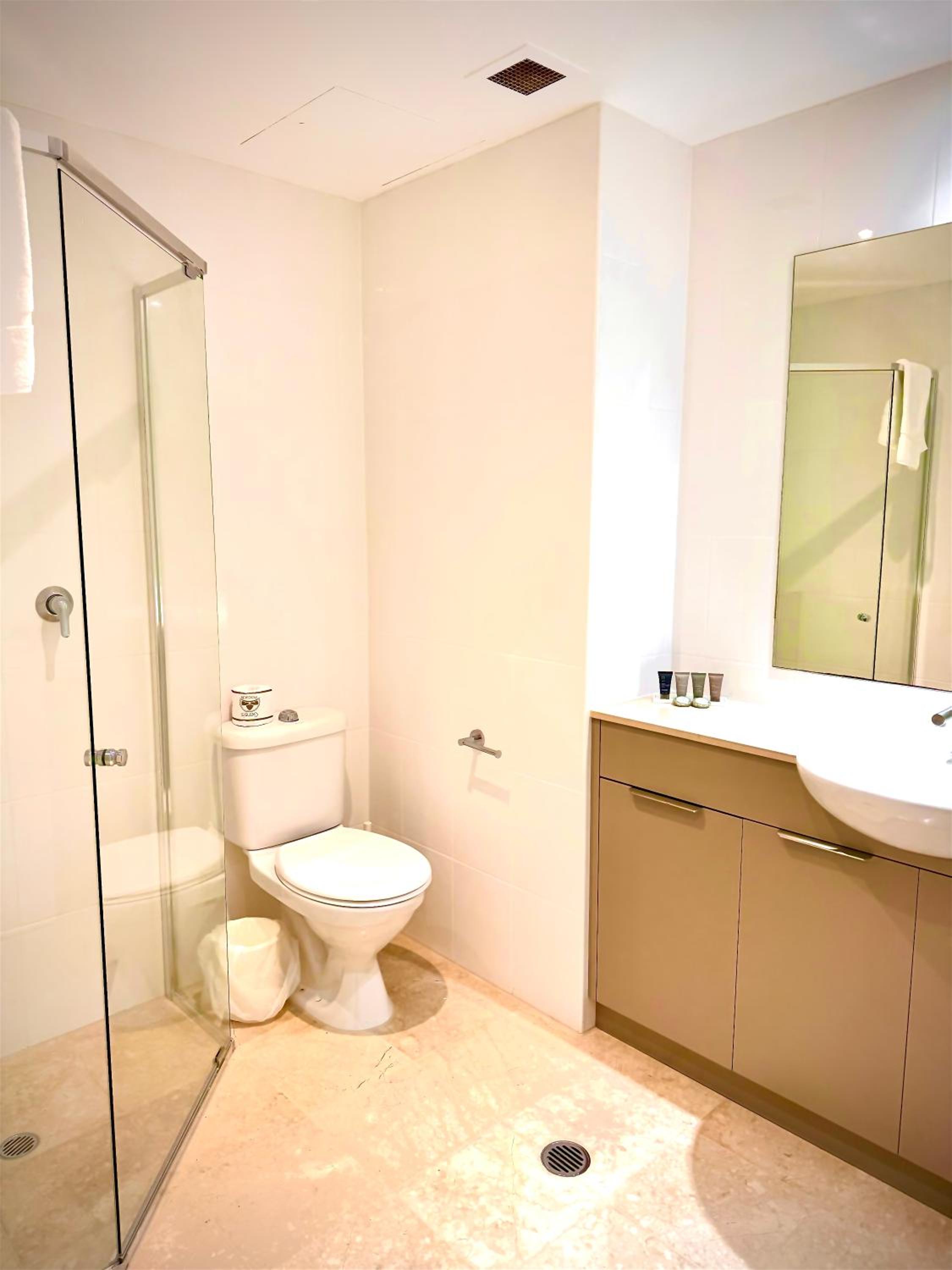 Deluxe Executive Studio Apartment (Daily Housekeeping) thumbnail 6
