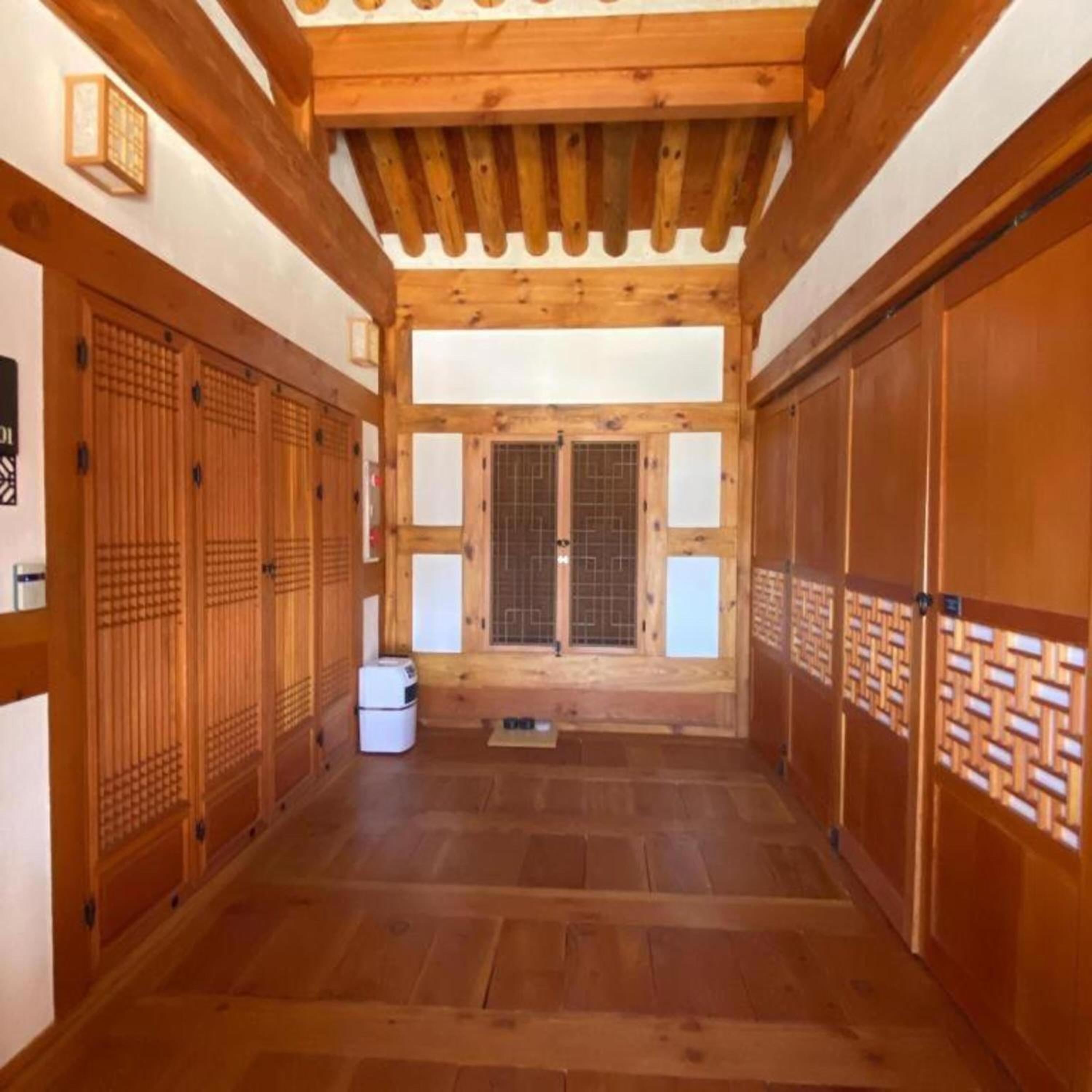 Special Offer - Deluxe Daecheong - Free breakfast for 2 people + 2 Welcome drinks + Late check-out at 12:00 + Tour admission ticket