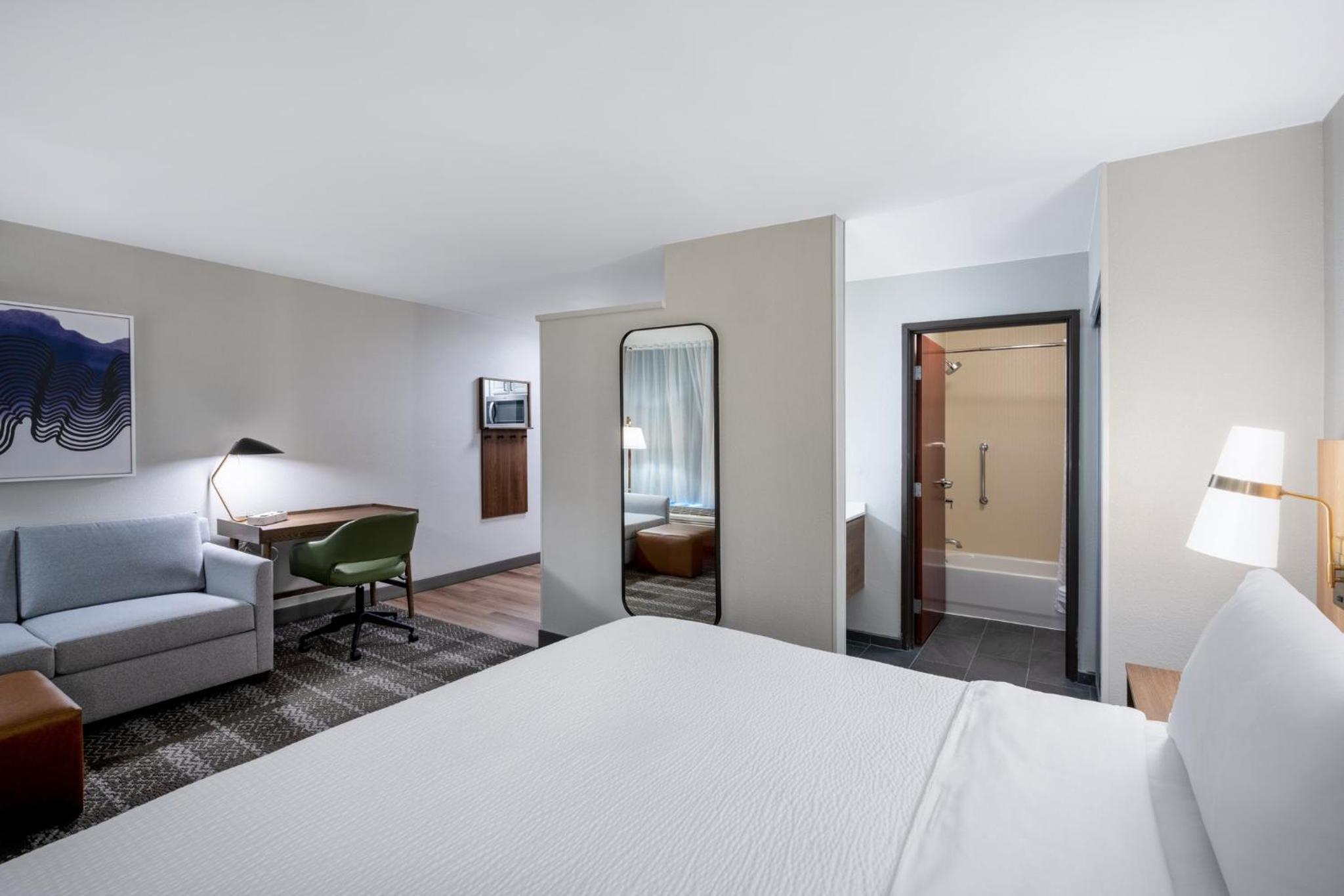 Studio Suite with King Bed - Non-Smoking - Photo 1