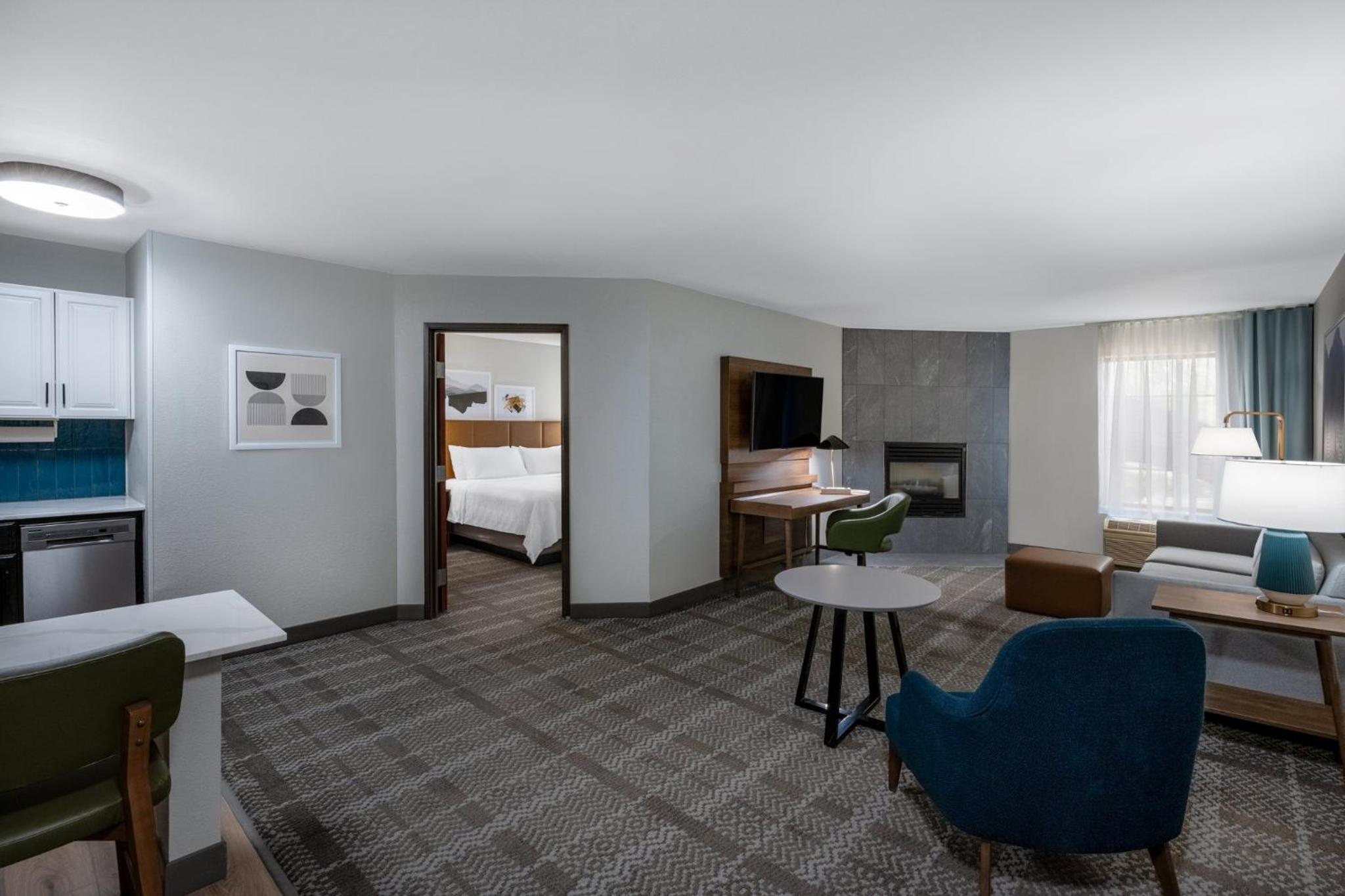One-Bedroom Suite with Fireplace - Photo 1