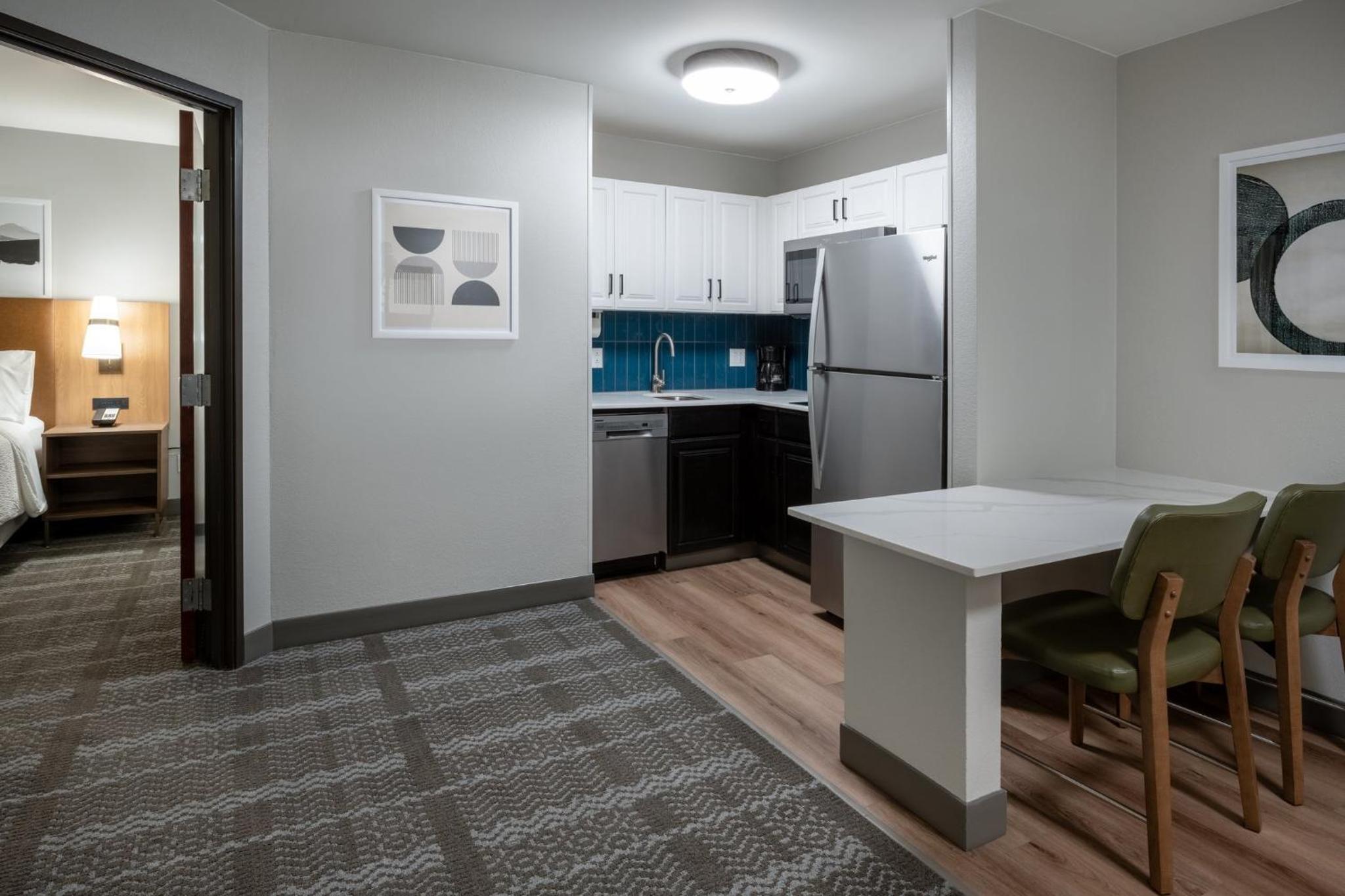 One-Bedroom Suite - Photo 7