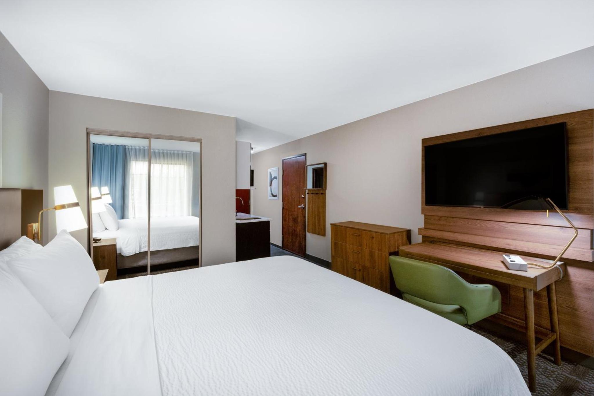 King Studio Suite - Photo 3