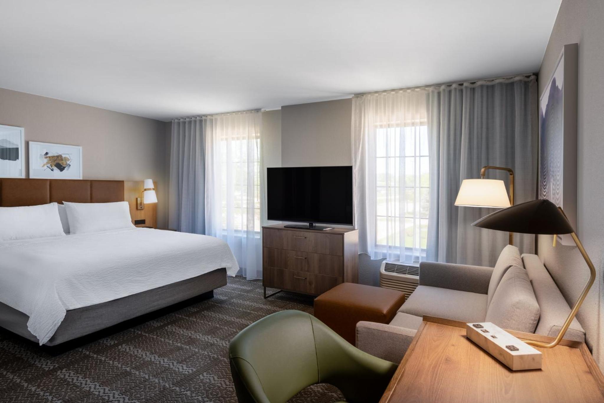 Studio Suite with King Bed - Non-Smoking - Photo 4