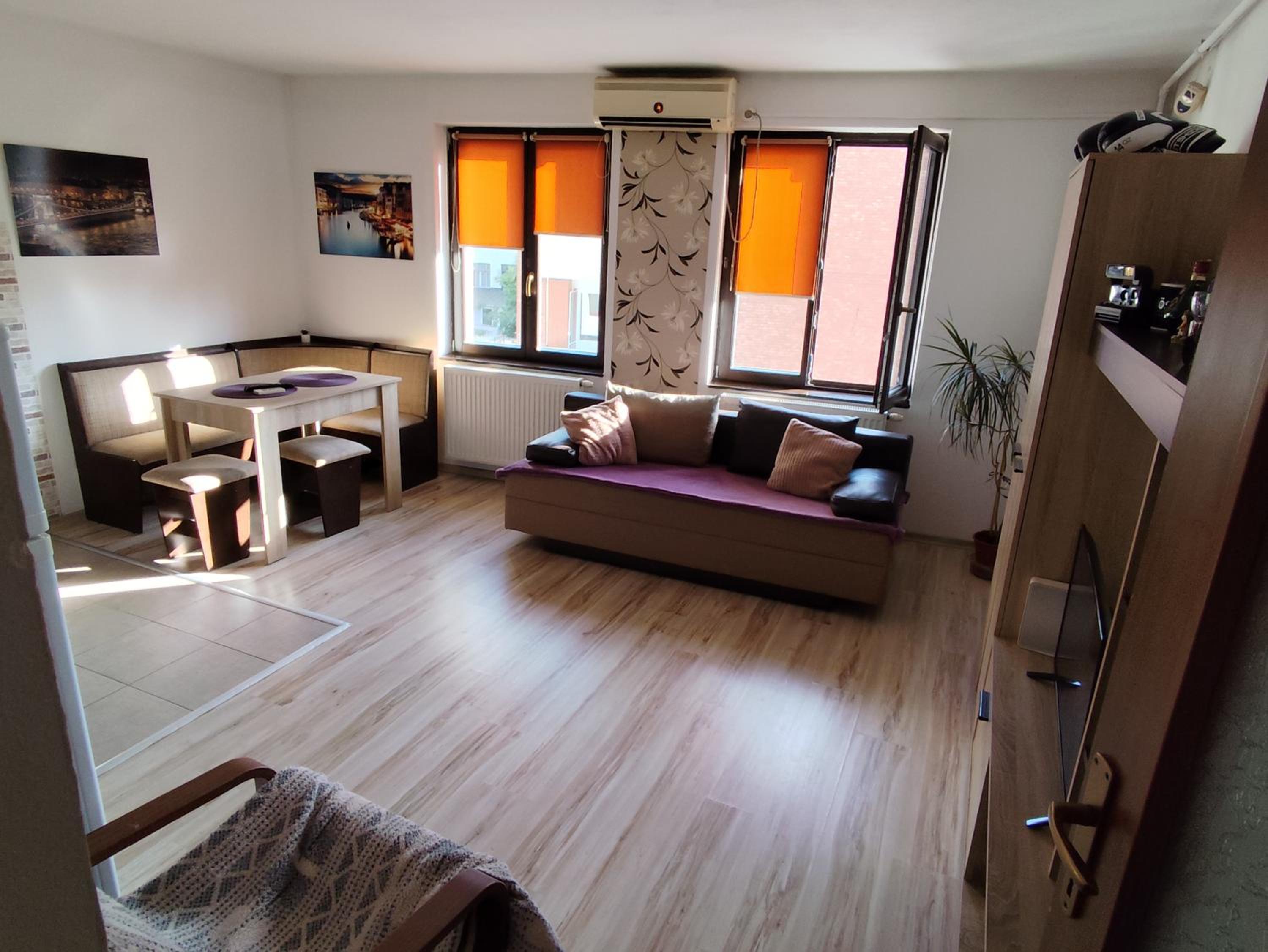 One-Bedroom Apartment photo 1