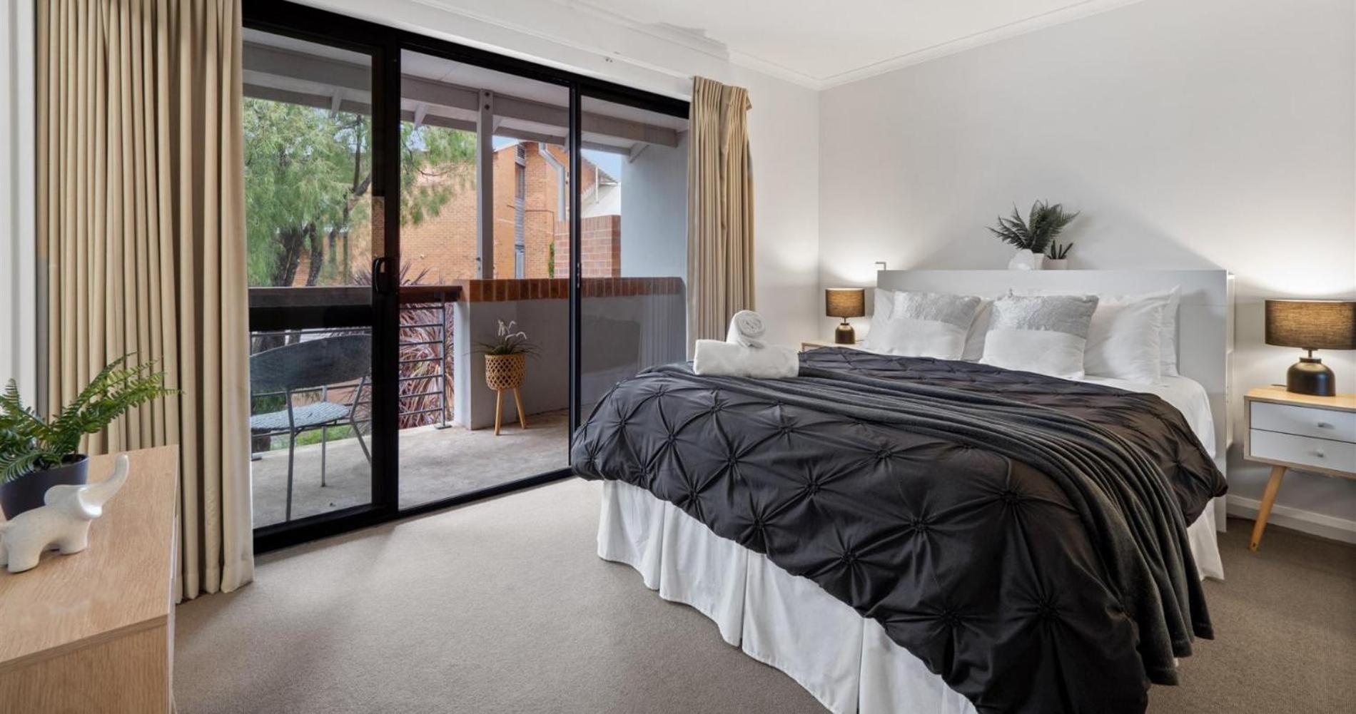 Three-Bedroom Premium Apartment with Balcony photo 1