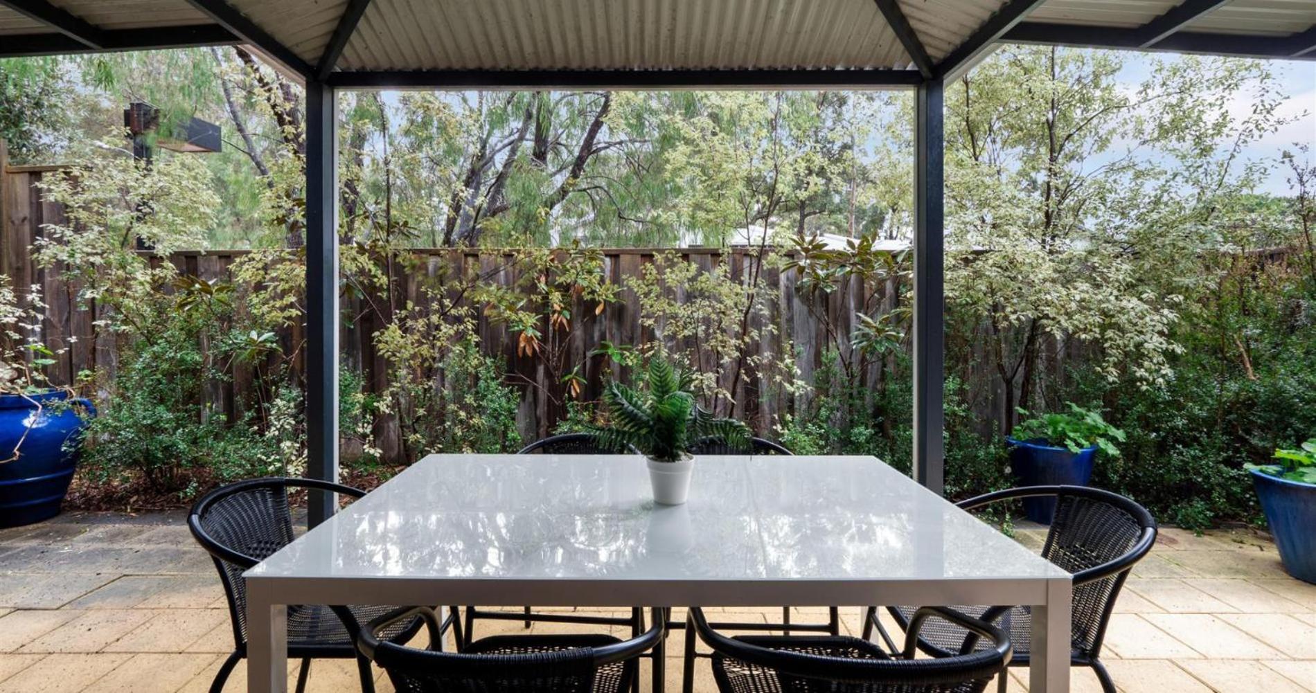 Three-Bedroom Premium Apartment with Balcony photo 2