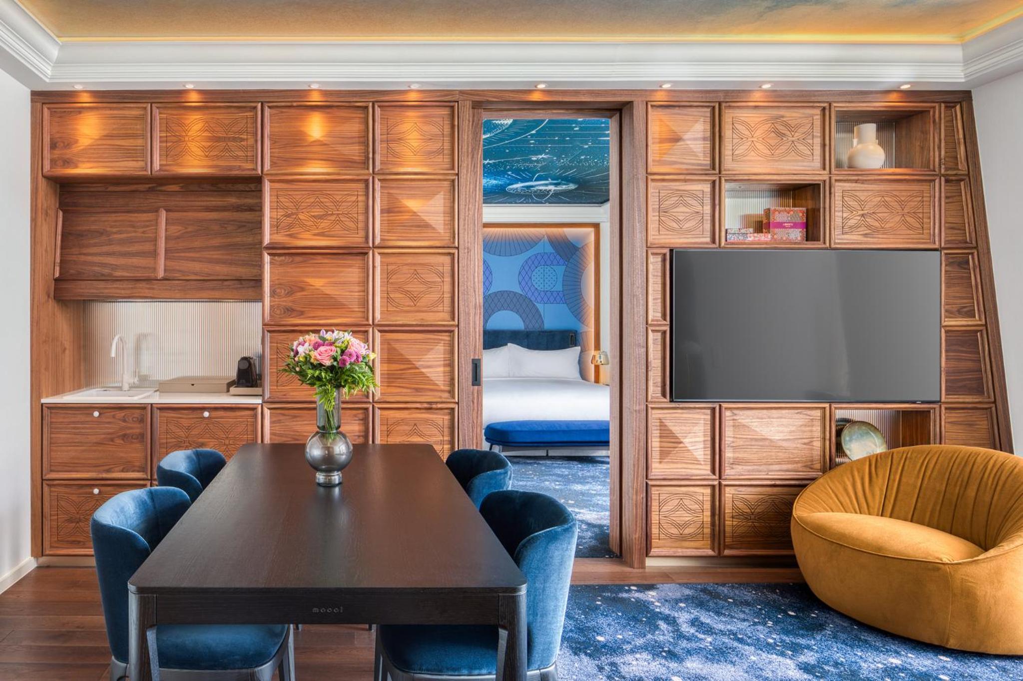 Cosmos Suite - Photo 2