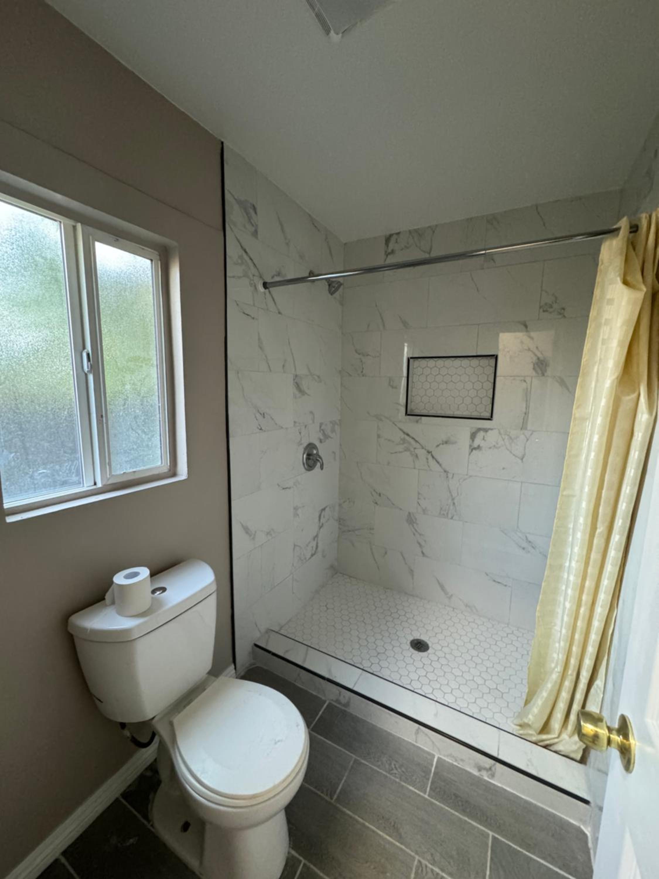 Queen Room photo 2