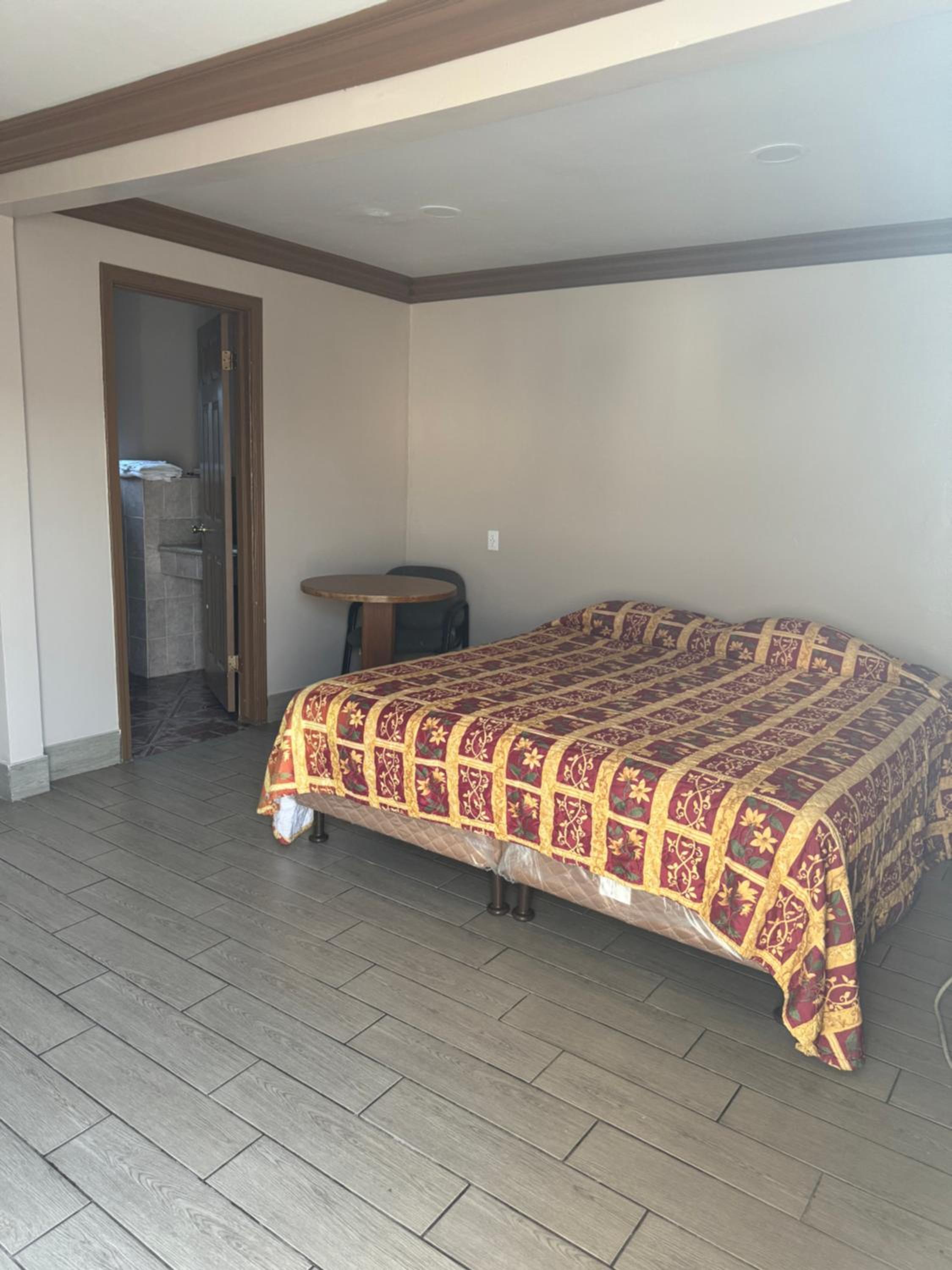 Queen Room photo 1