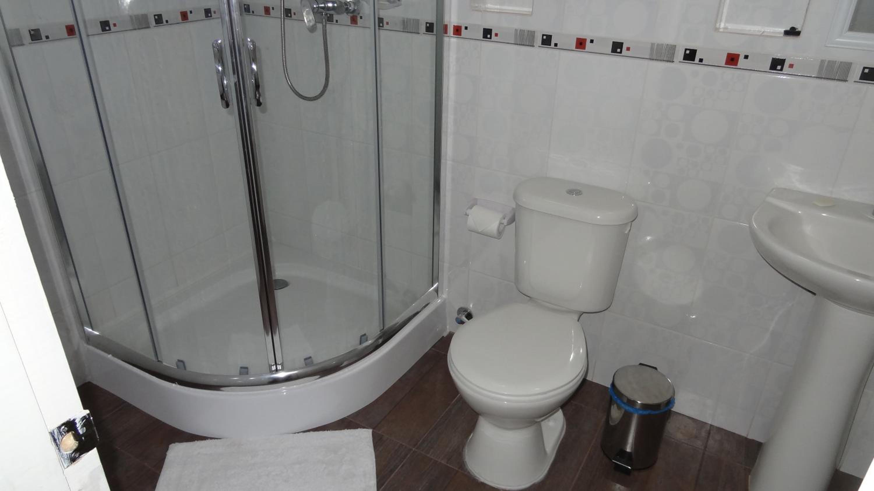 Twin Room with Private External Bathroom photo 2