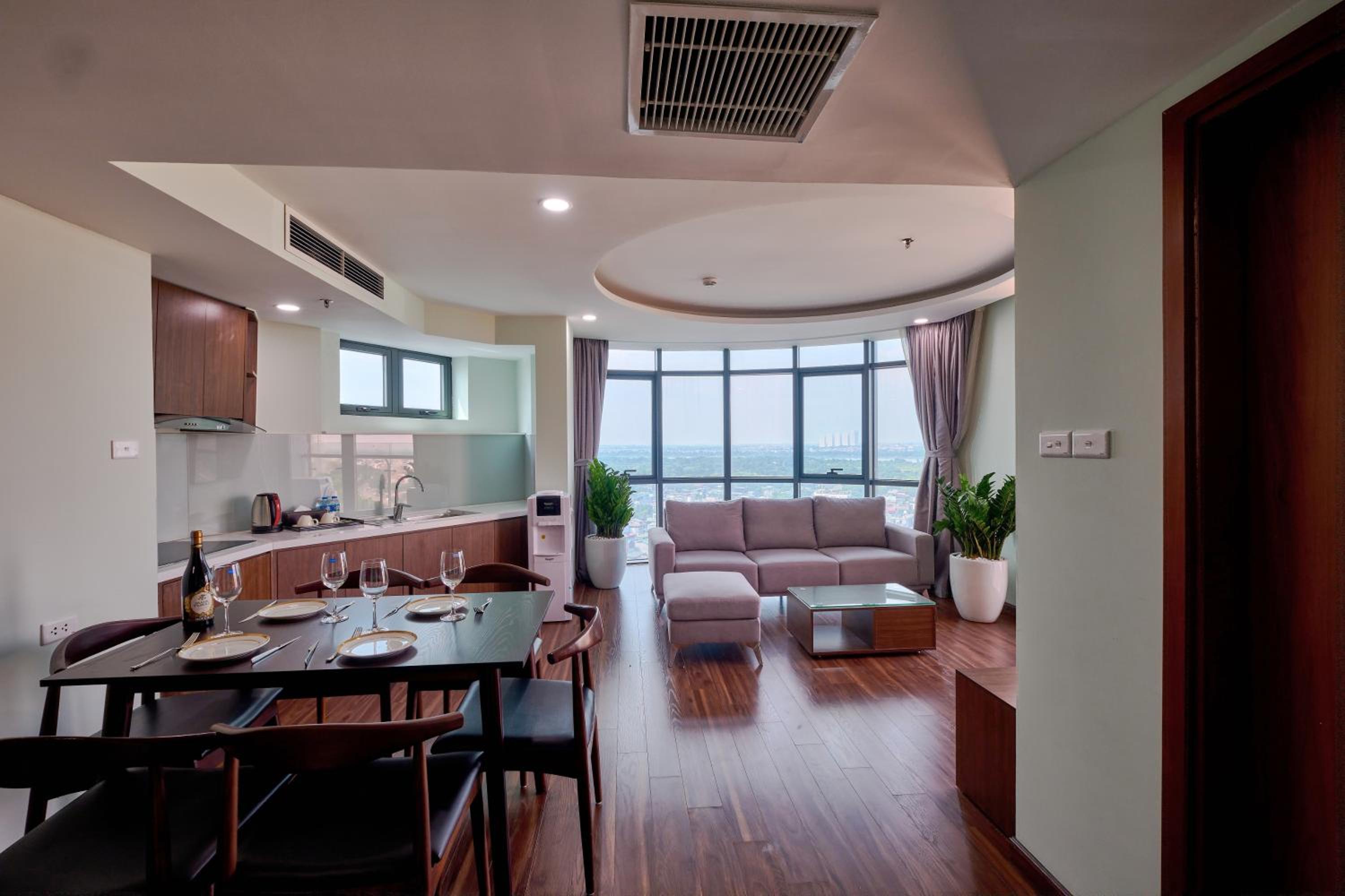 One-Bedroom Apartment With City View
