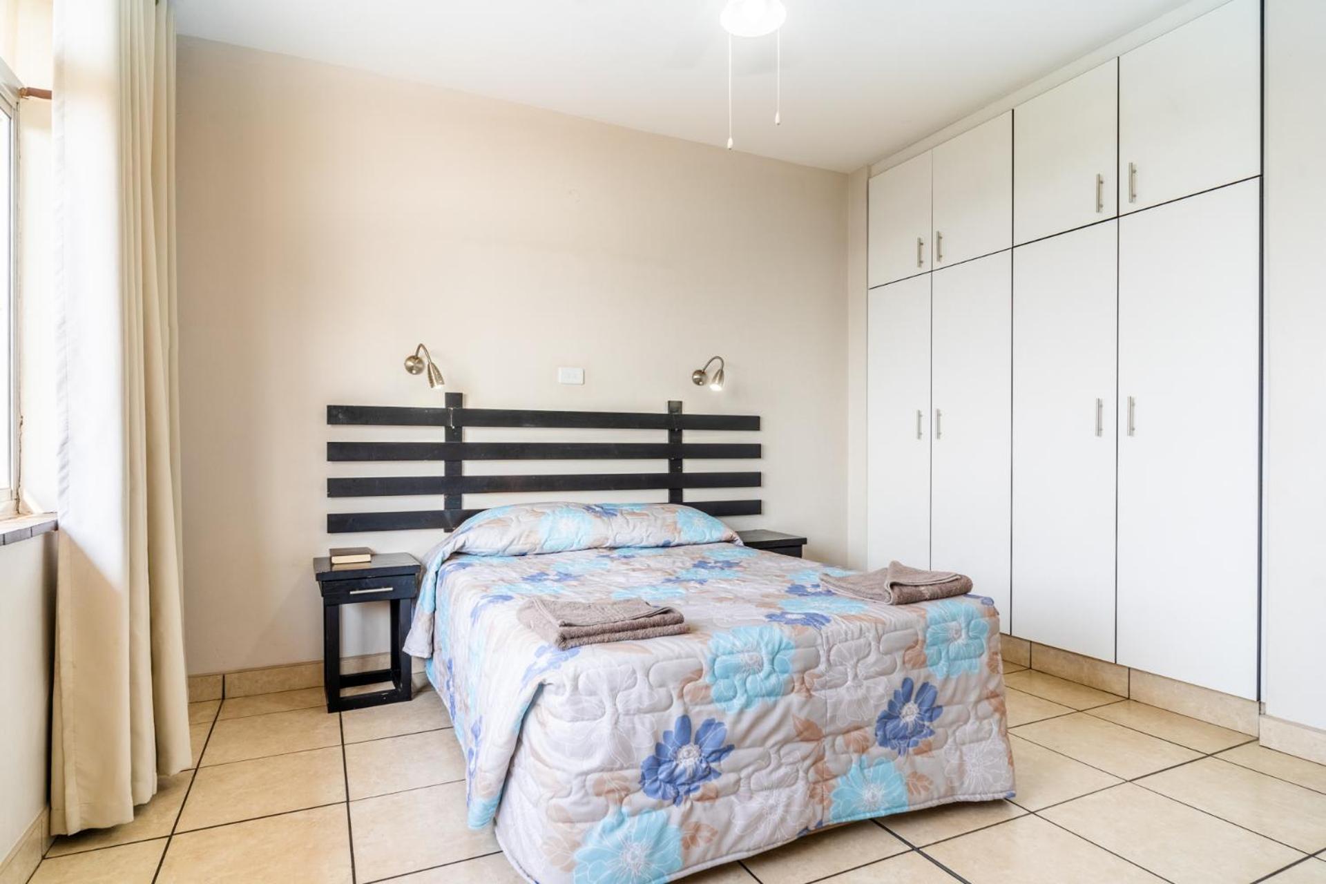 4 Sleeper Flat (1 Bedroom, Bath and Shower, Ocean View)