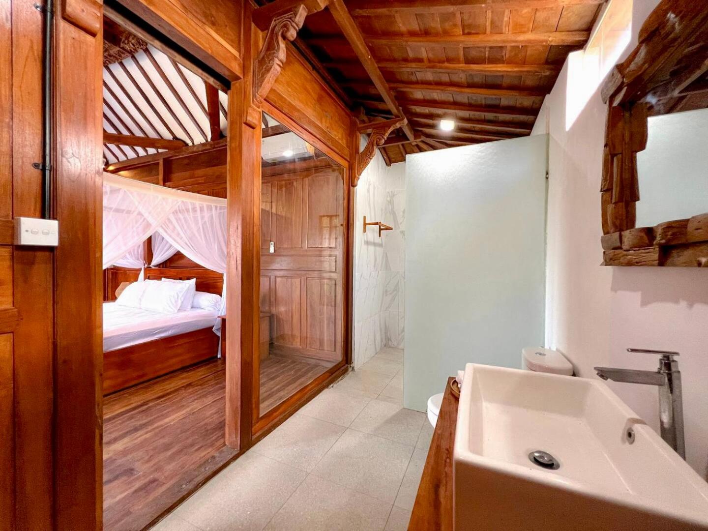 Superior King Suite photo 1