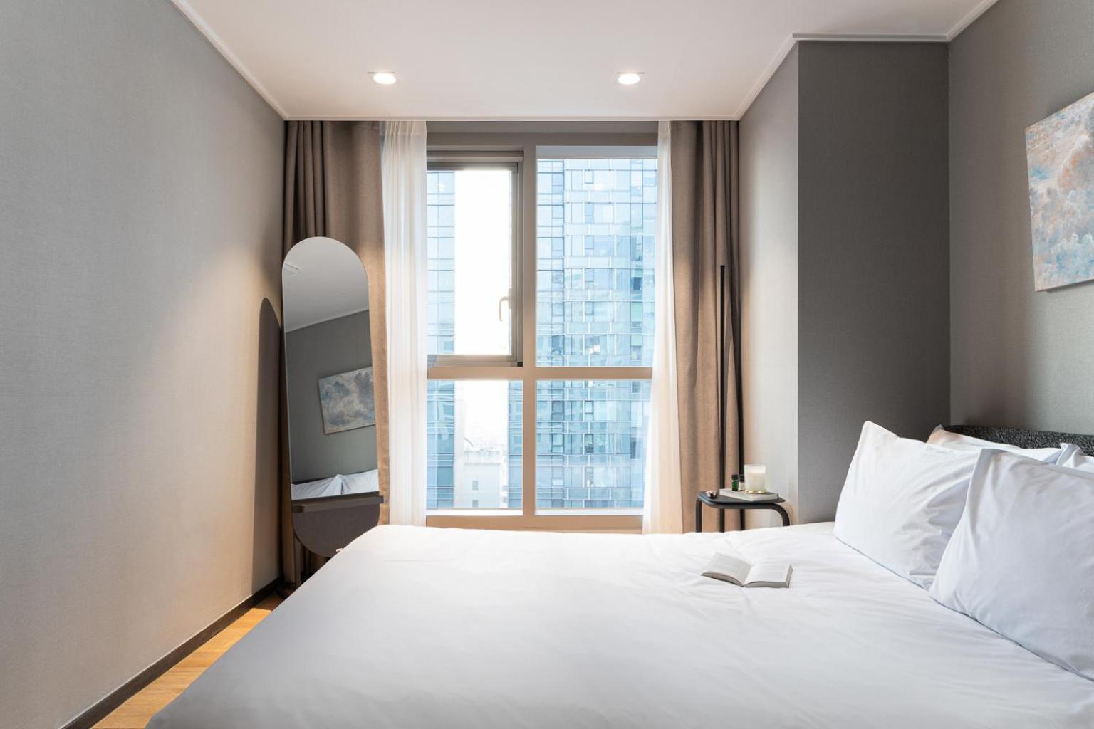 Premier Suite - Photo 21