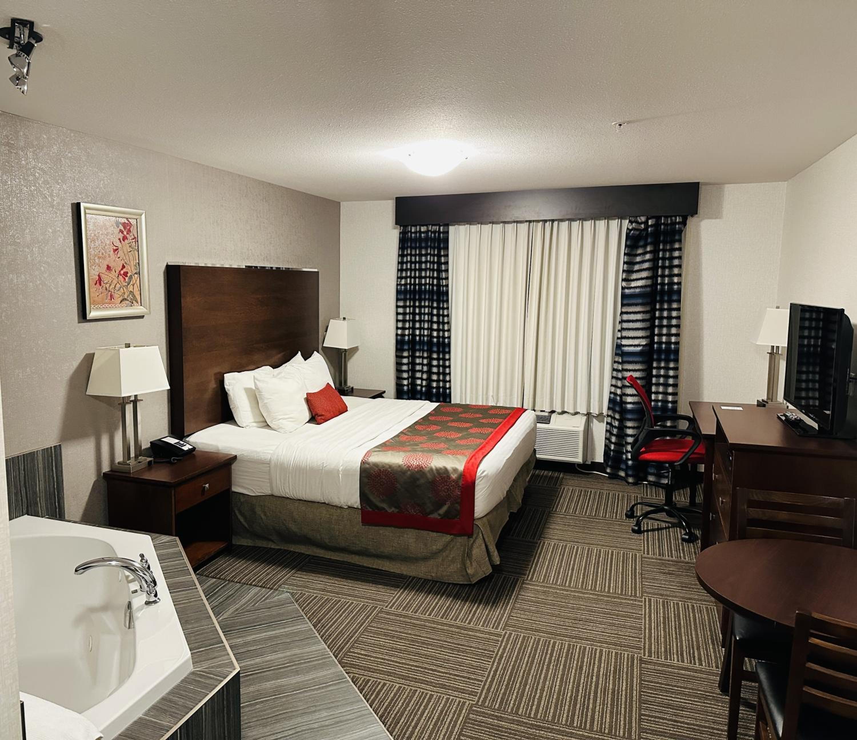 Deluxe King Suite - Non-Smoking