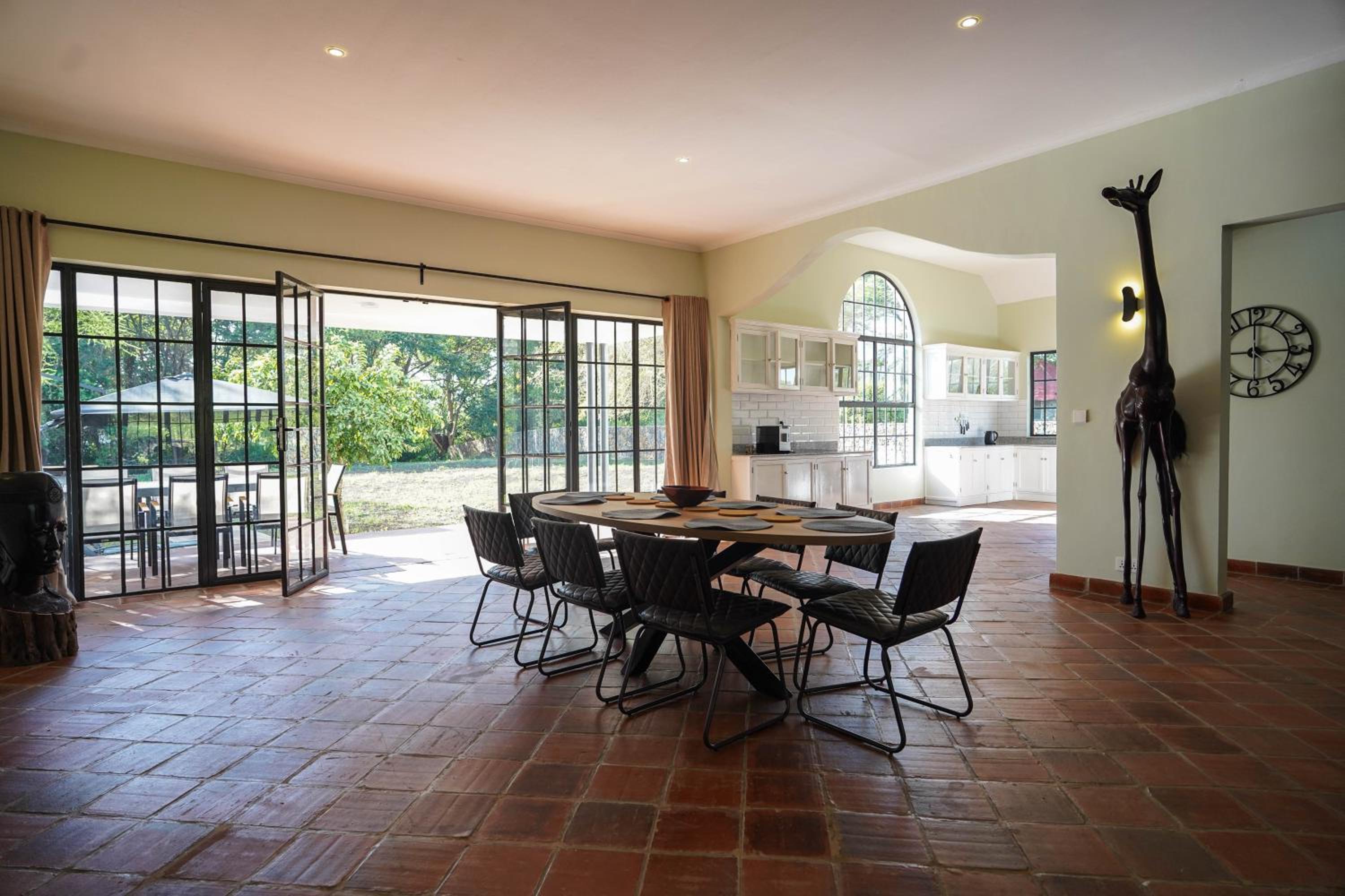 Villa photo 2