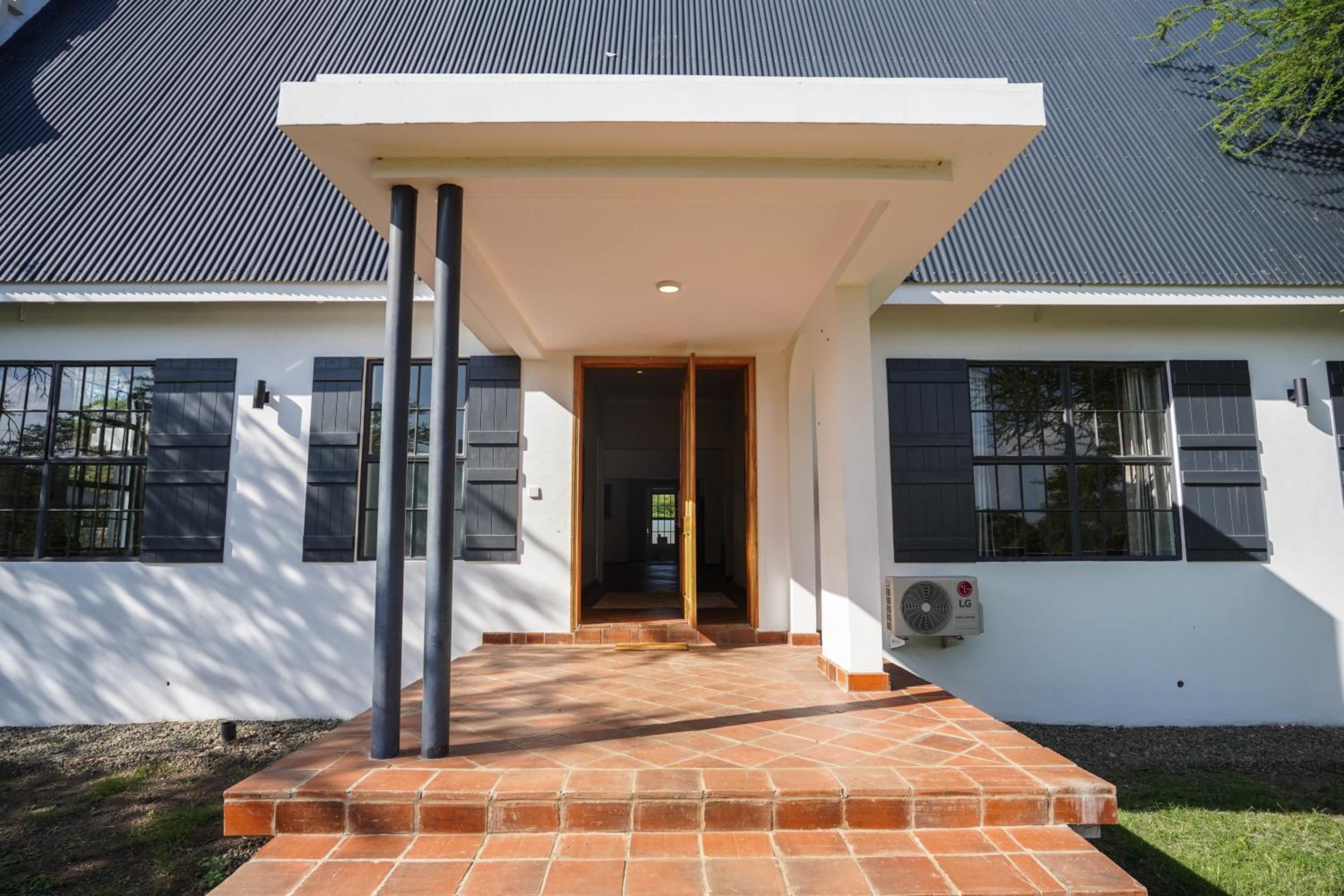 Villa photo 3