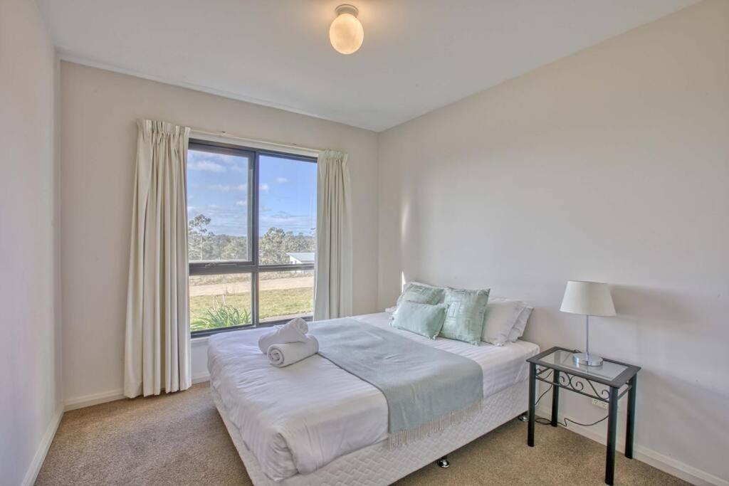 Five-Bedroom House photo 1