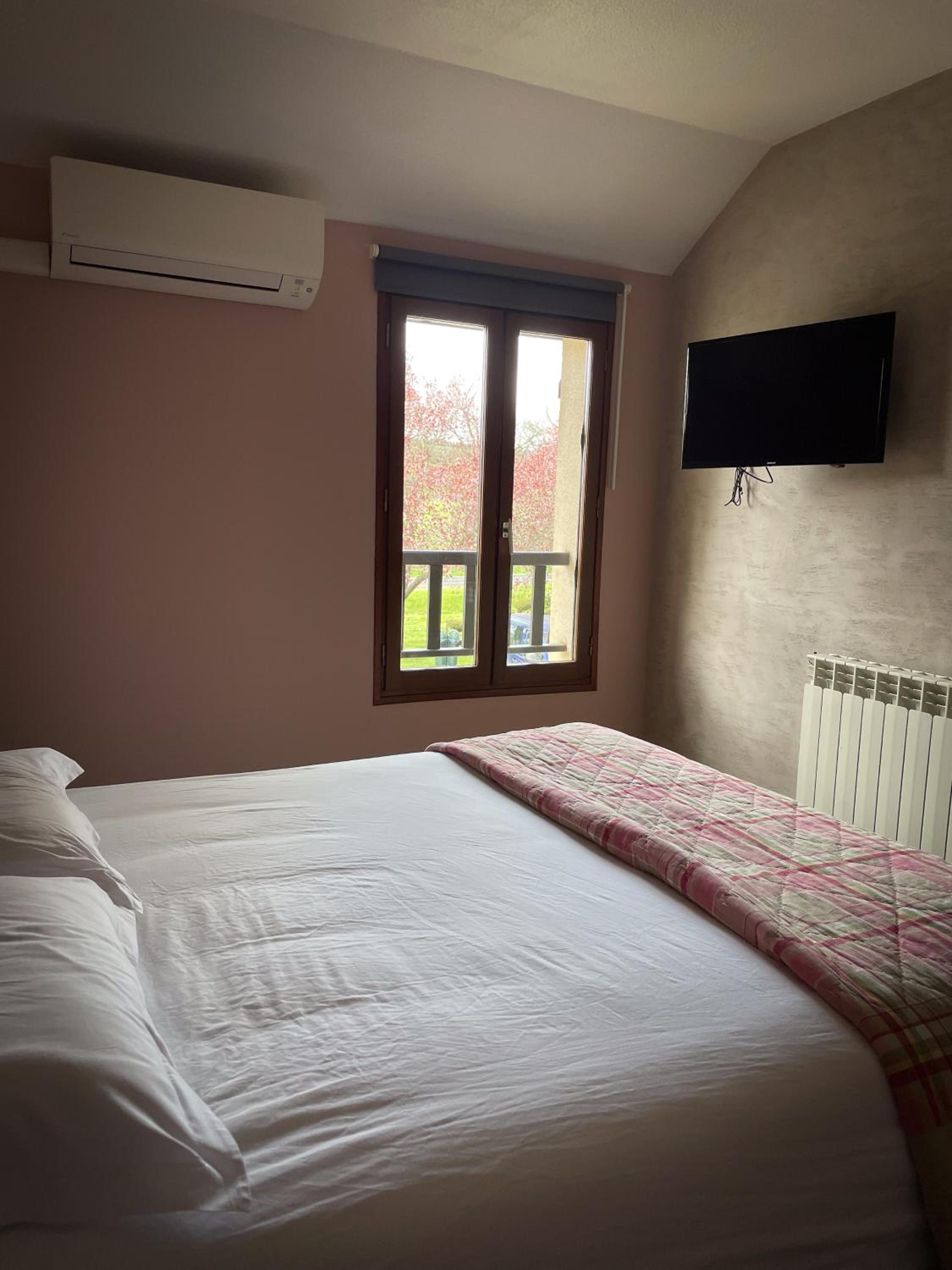 Double Room - Photo 3