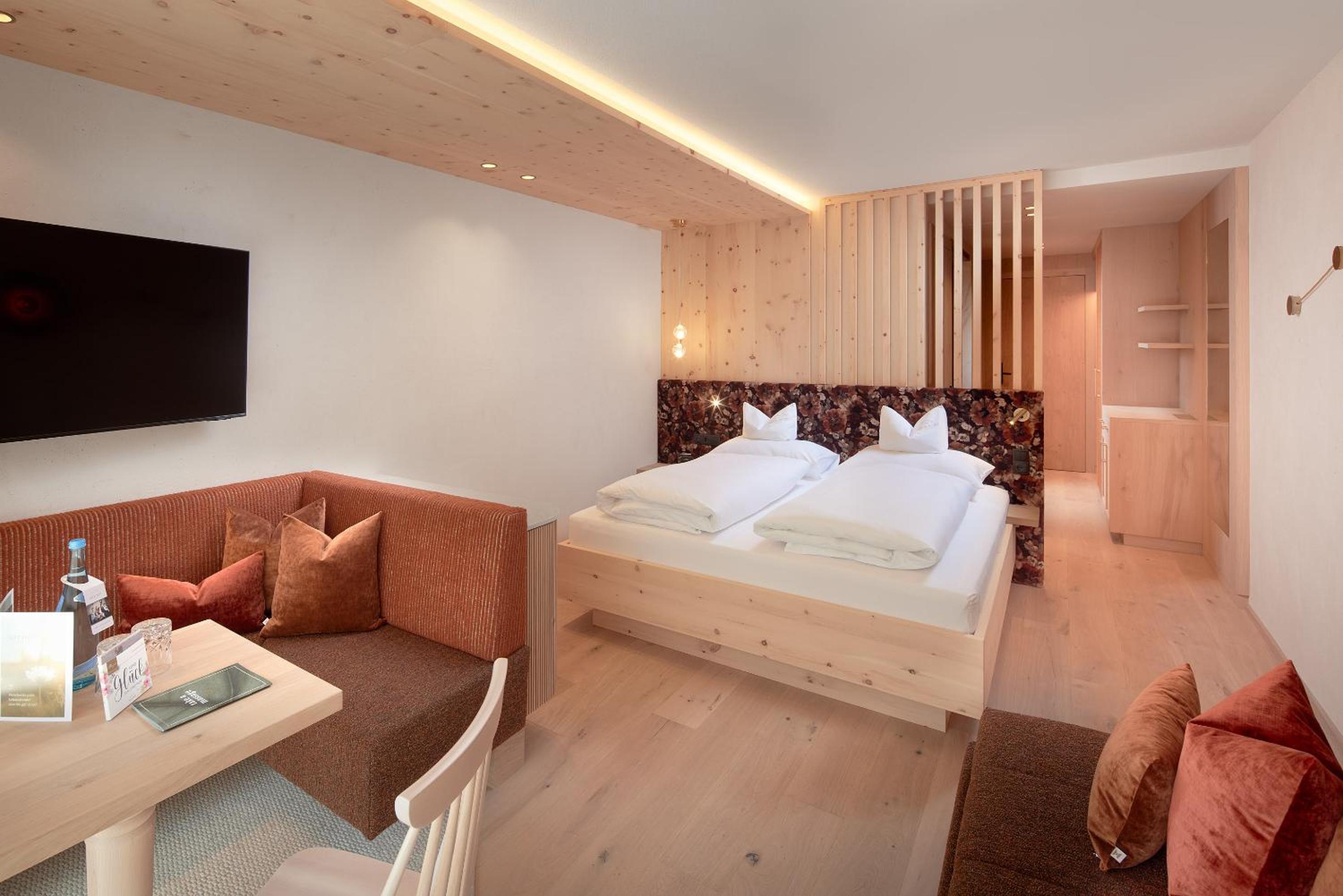 Junior Suite (3 Adults) - Photo 1