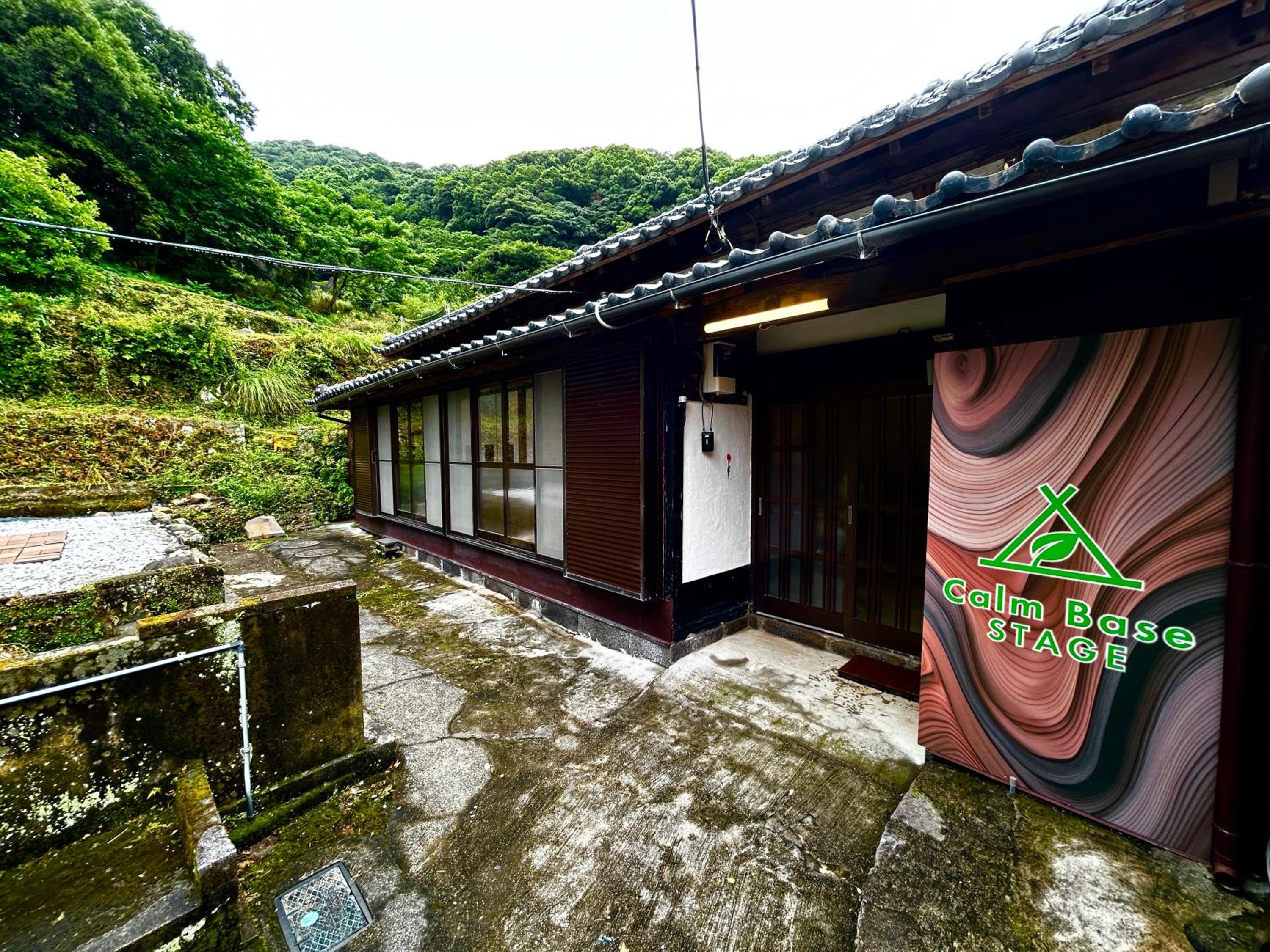 Three-Bedroom House photo 3