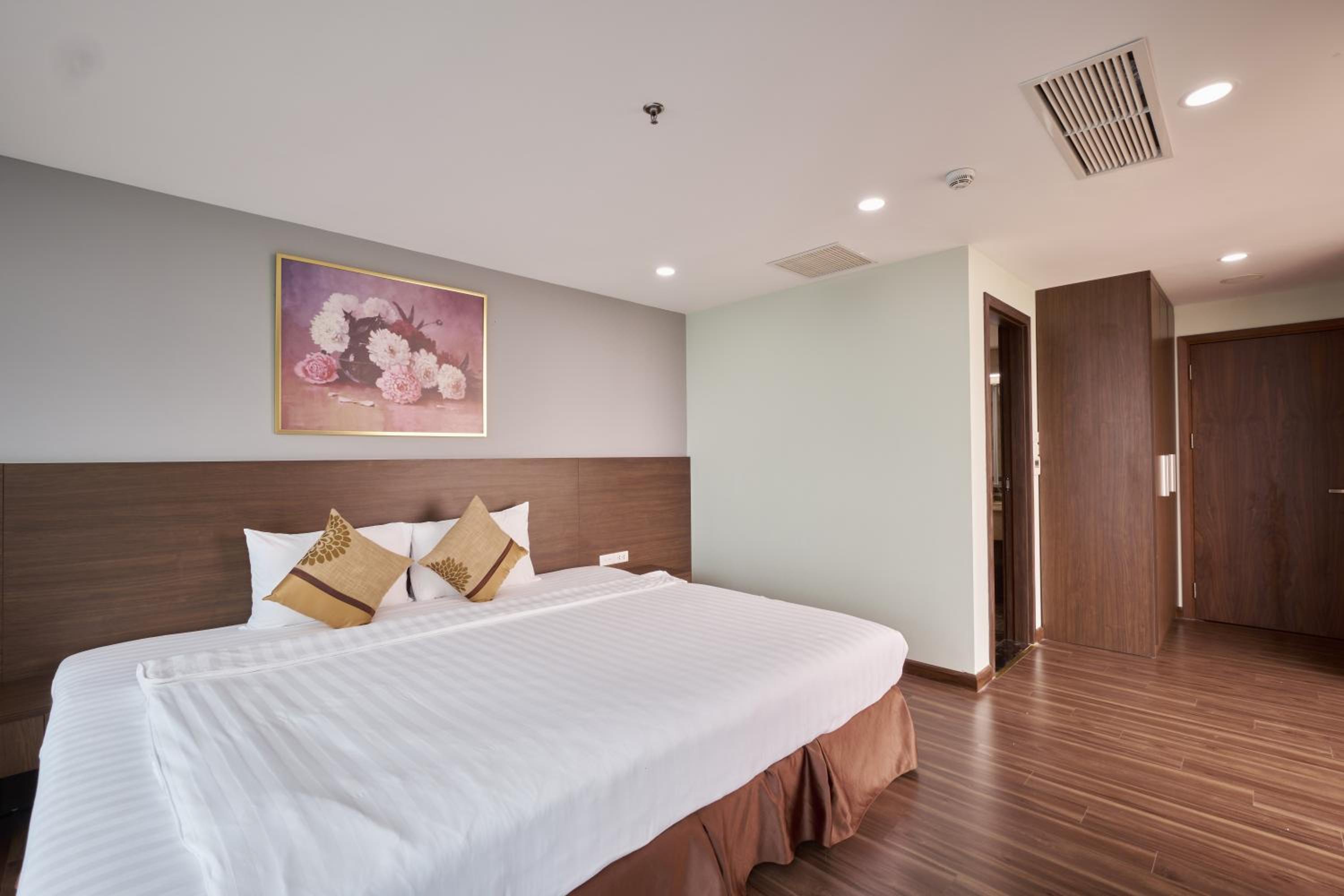 Two-Bedroom Apartment With Lake View