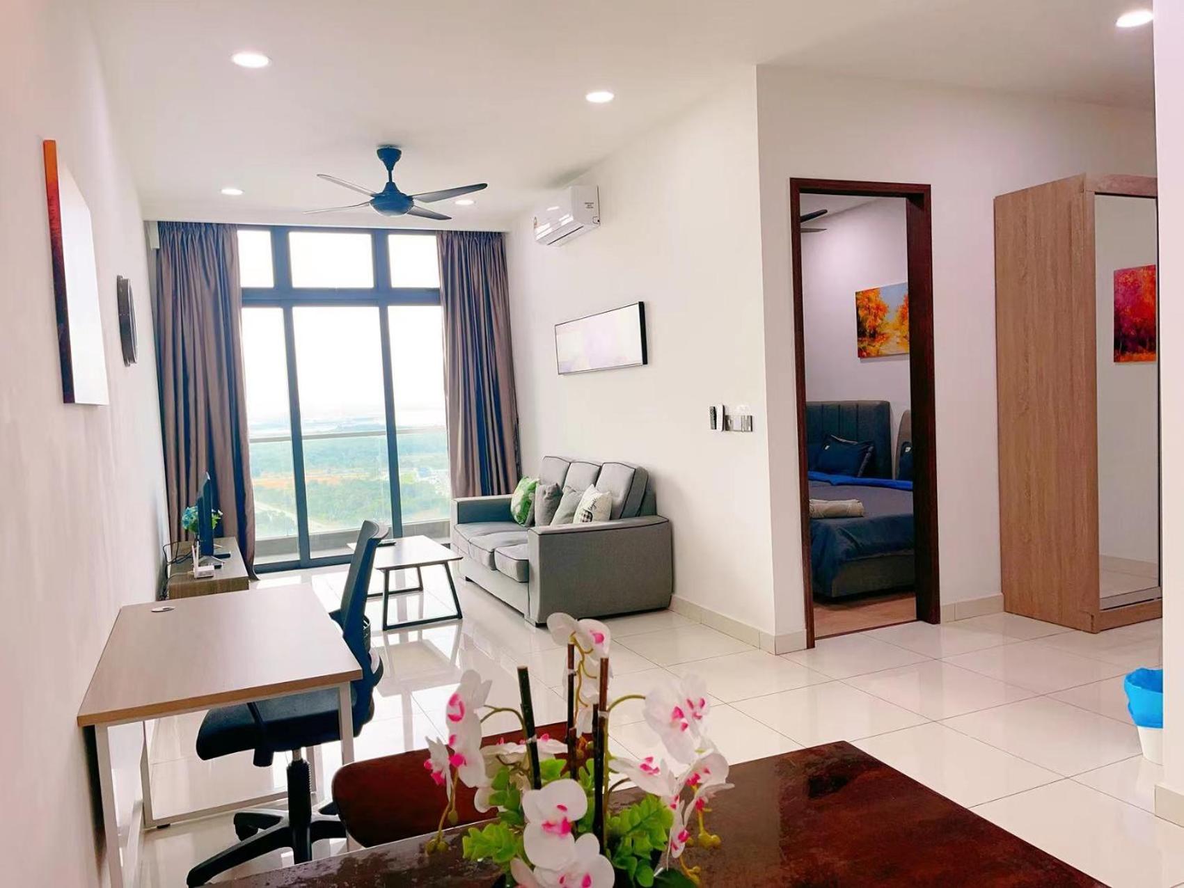 One-Bedroom Apartment with Balcony photo 3