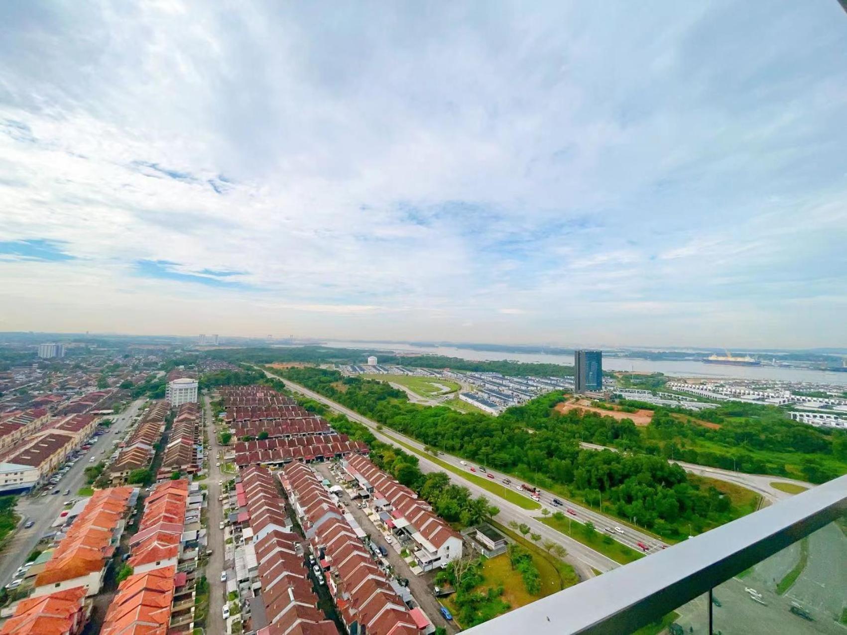 One-Bedroom Apartment with Balcony photo 2