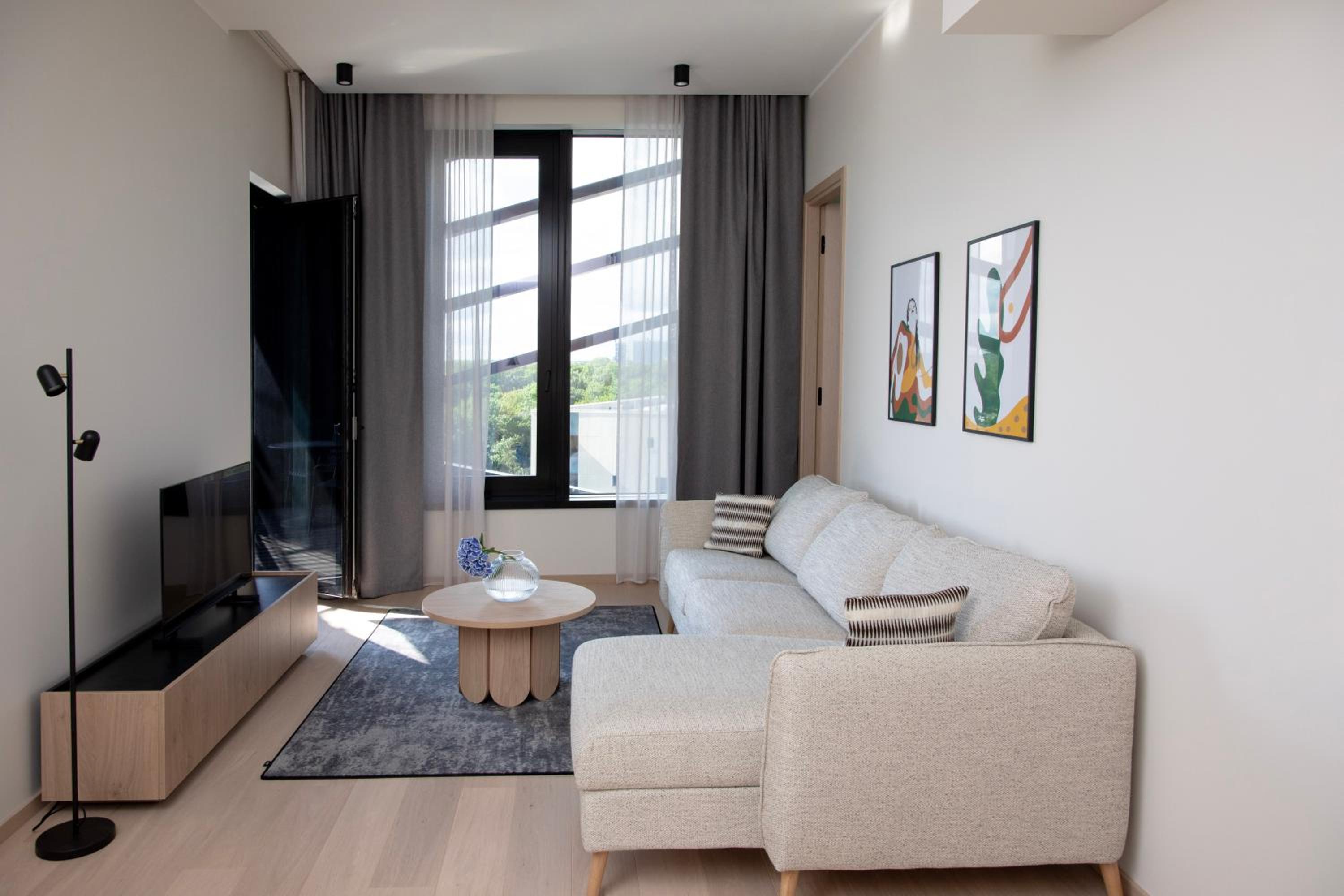 Spacious Apartment with Kitchen - 2 Bedroom - Balcony