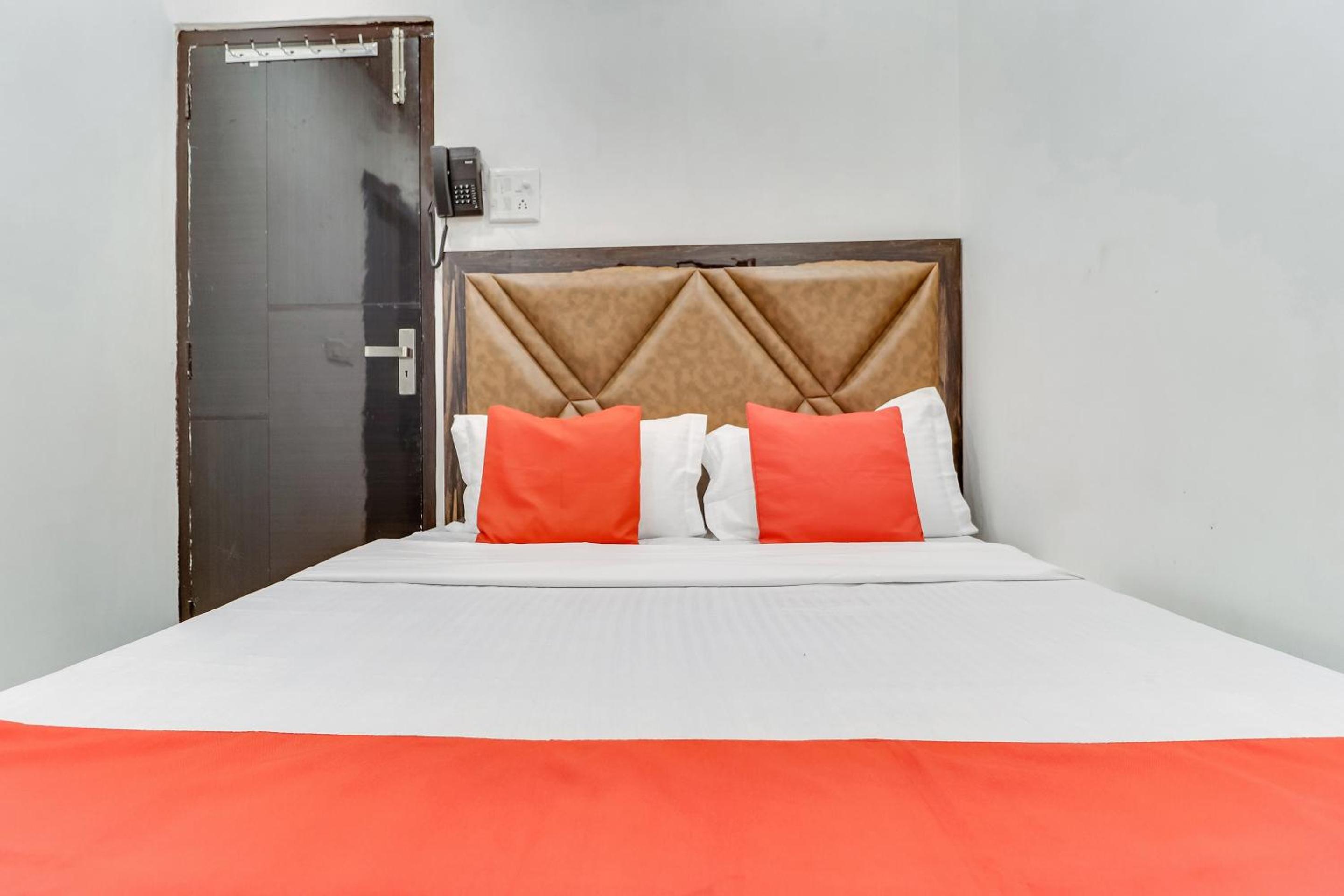 Classic Triple Room - Photo 24