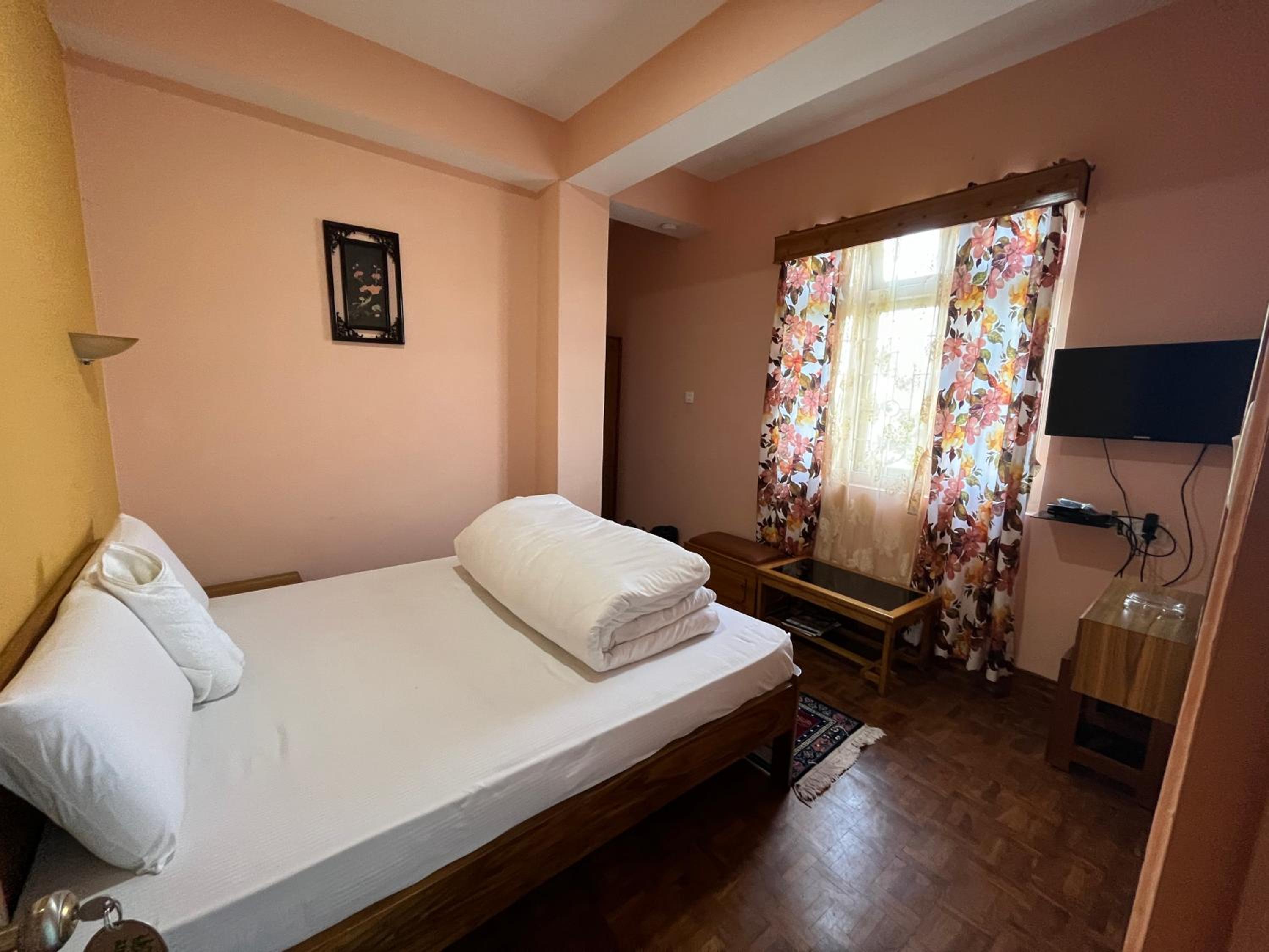 Budget Double Room photo 3