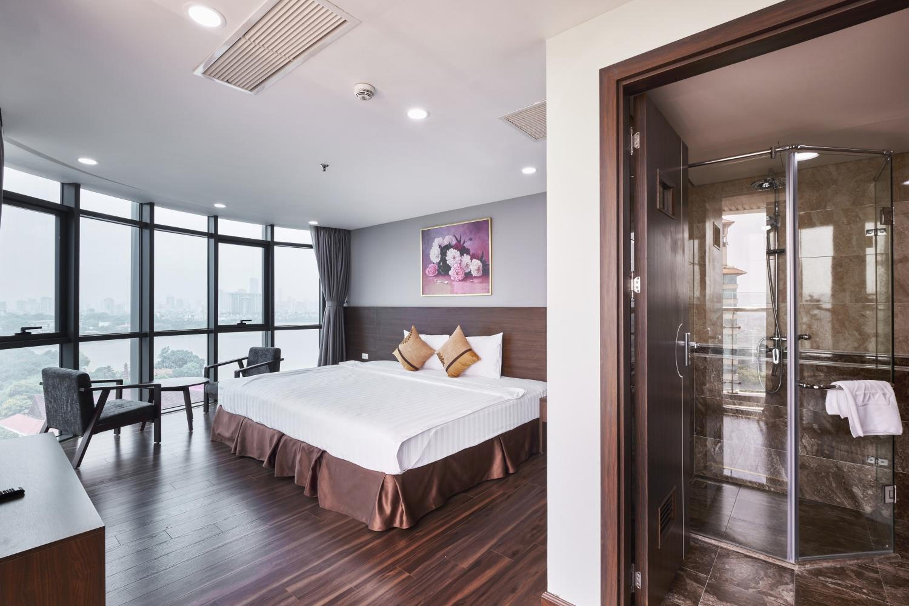 One-Bedroom Apartment With Lake View