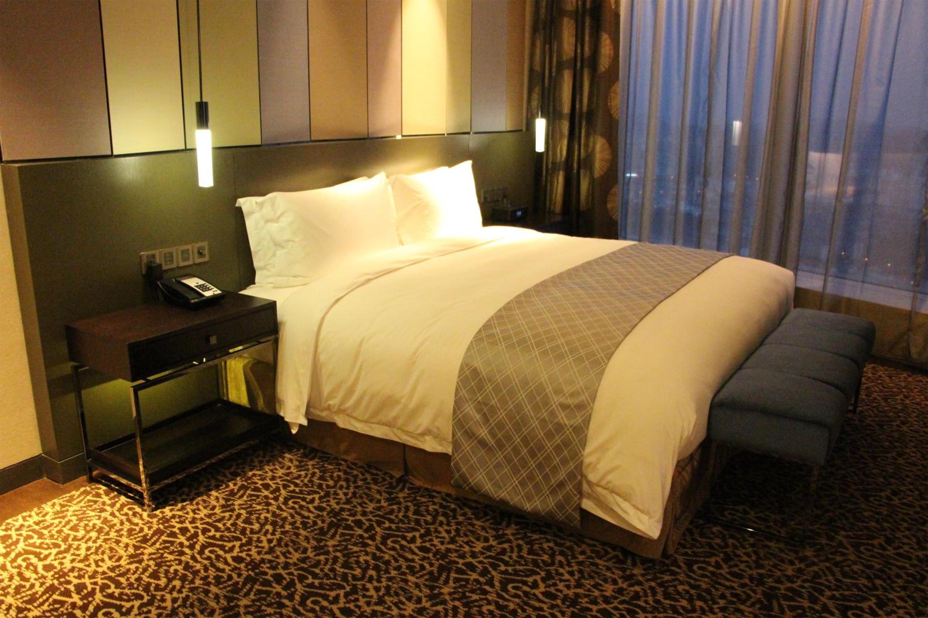 Luxury King Room with City View photo 3