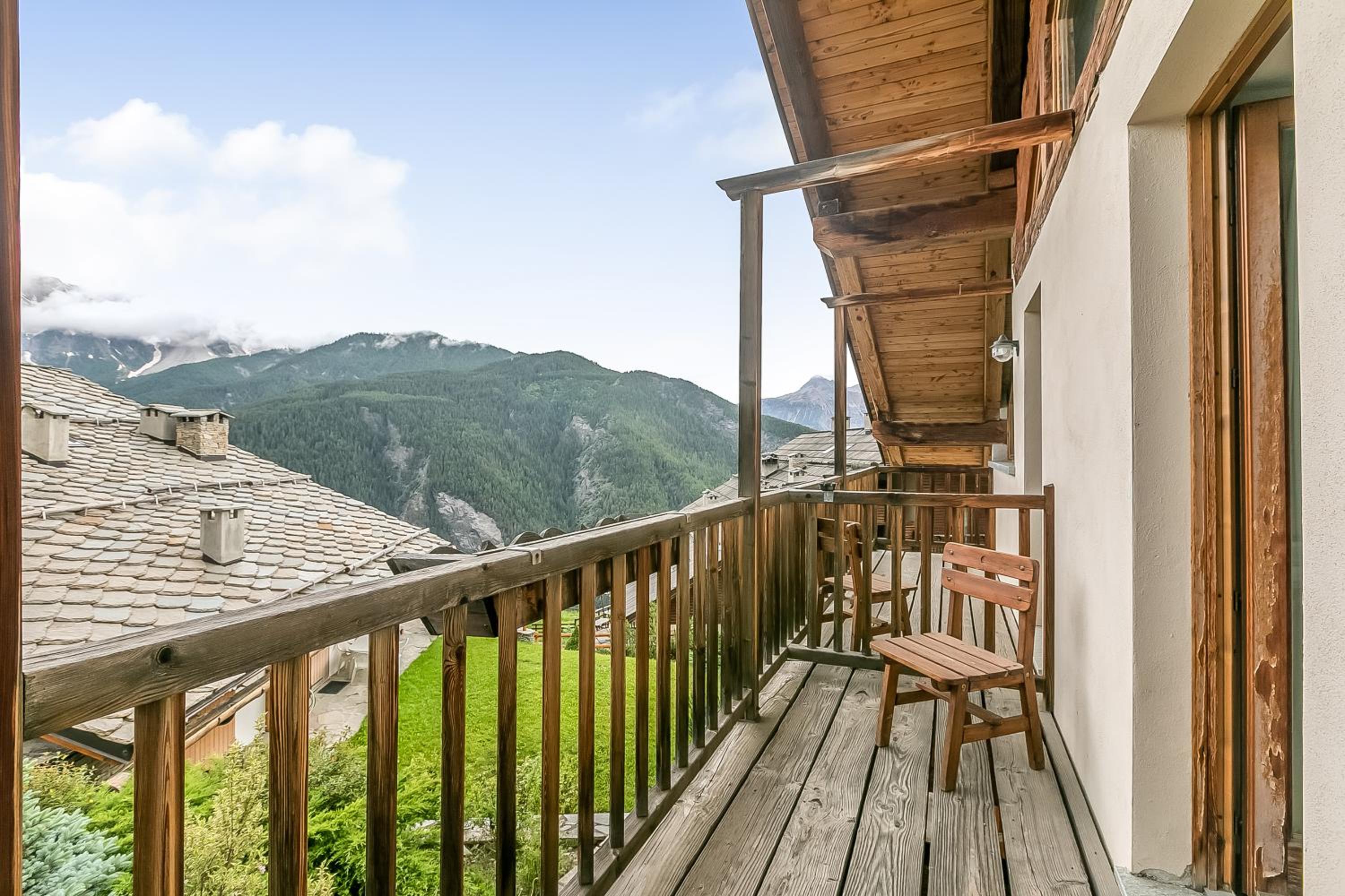 Loft Apartment With Balcony photo 2