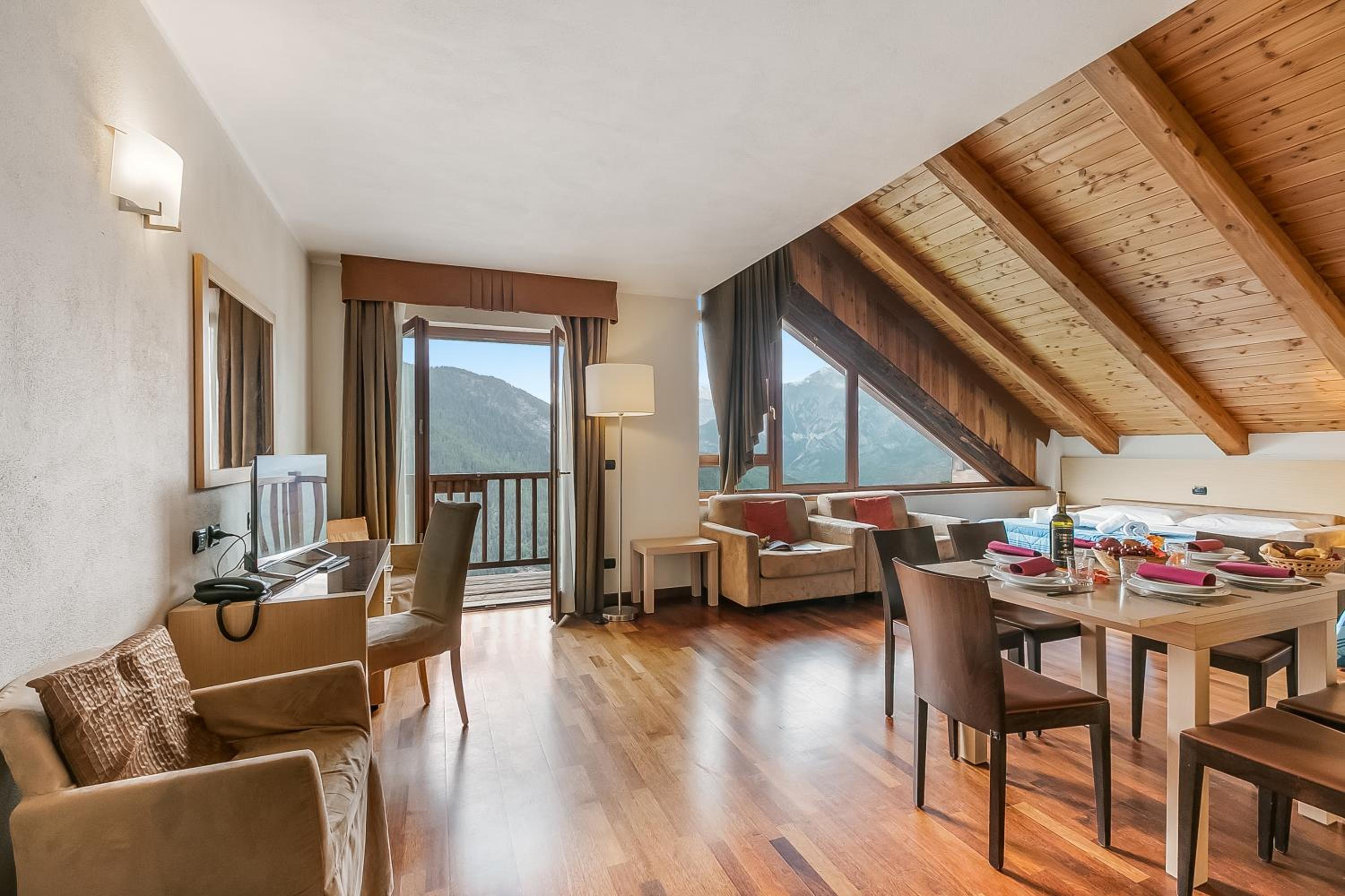 Family Studio With Mountain View photo 1