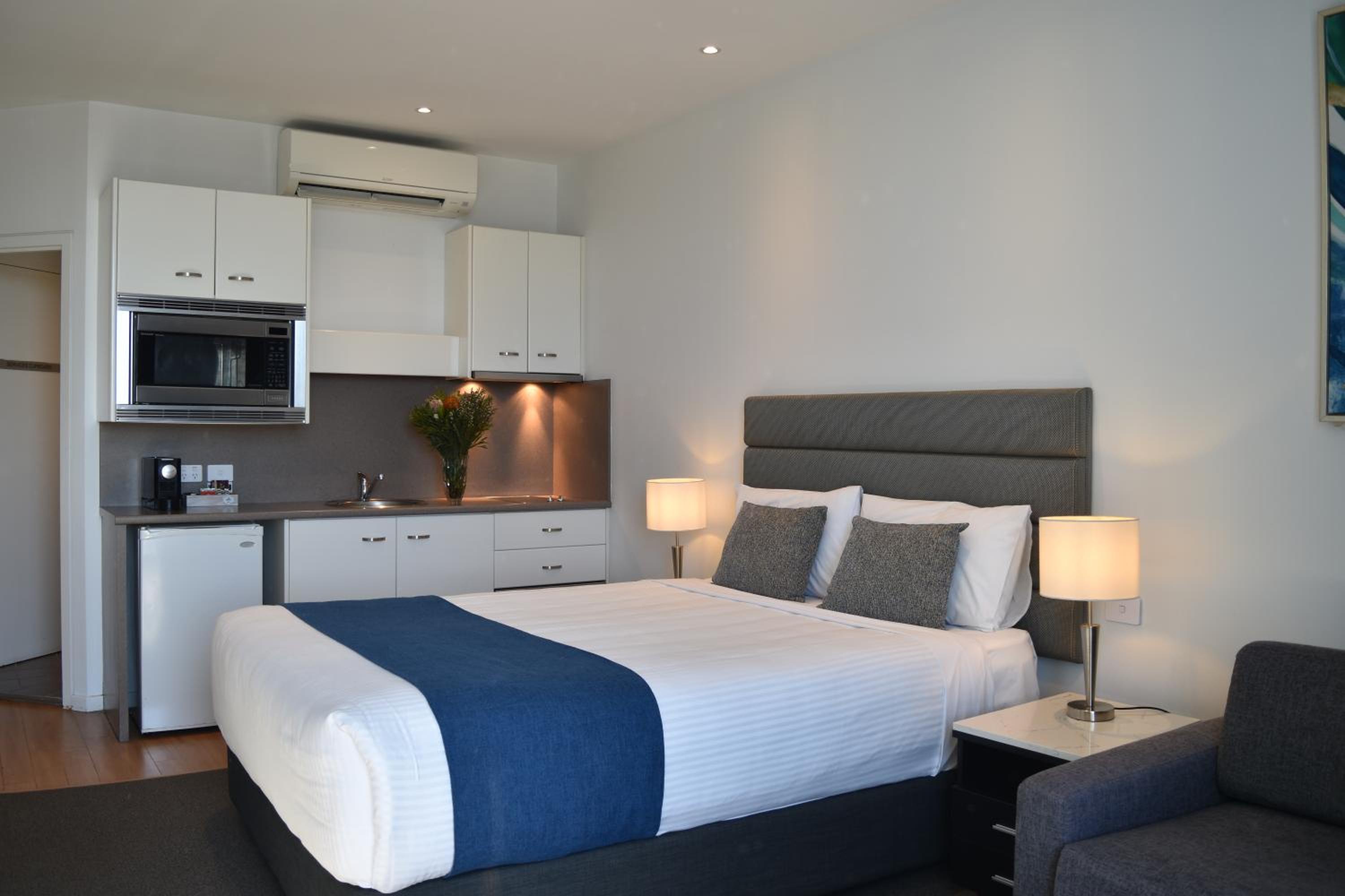 Studio Apartment photo 1