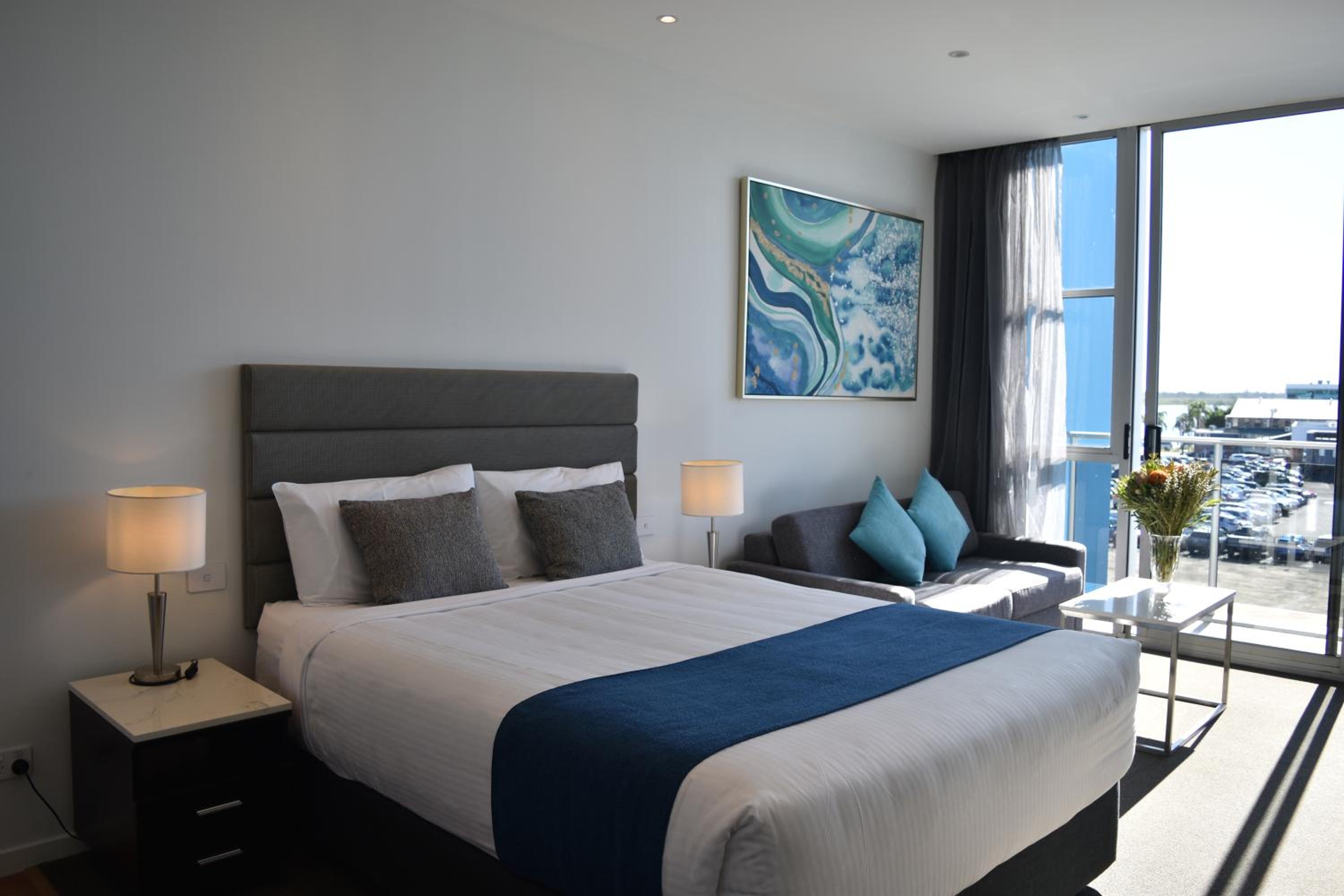 Studio Apartment with HydroSpa photo 1