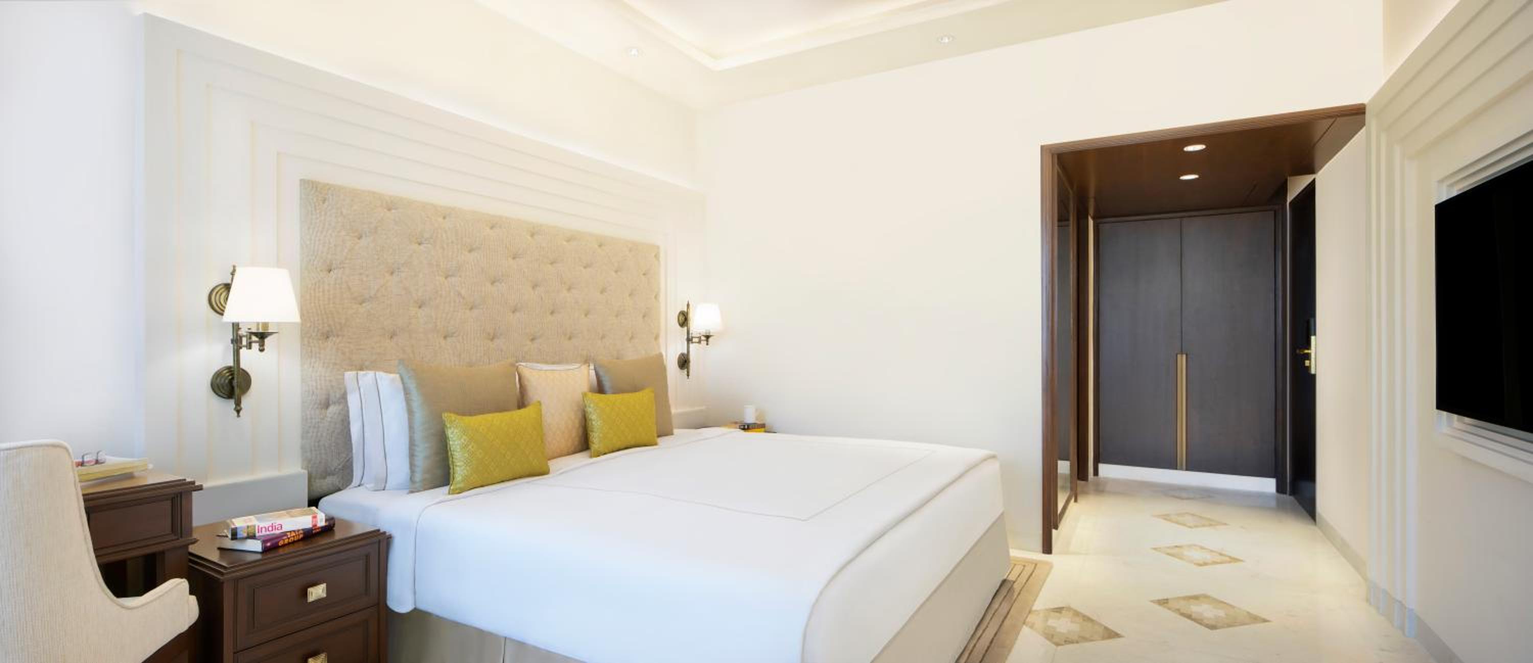 Superior Room City View King Bed - Photo 4