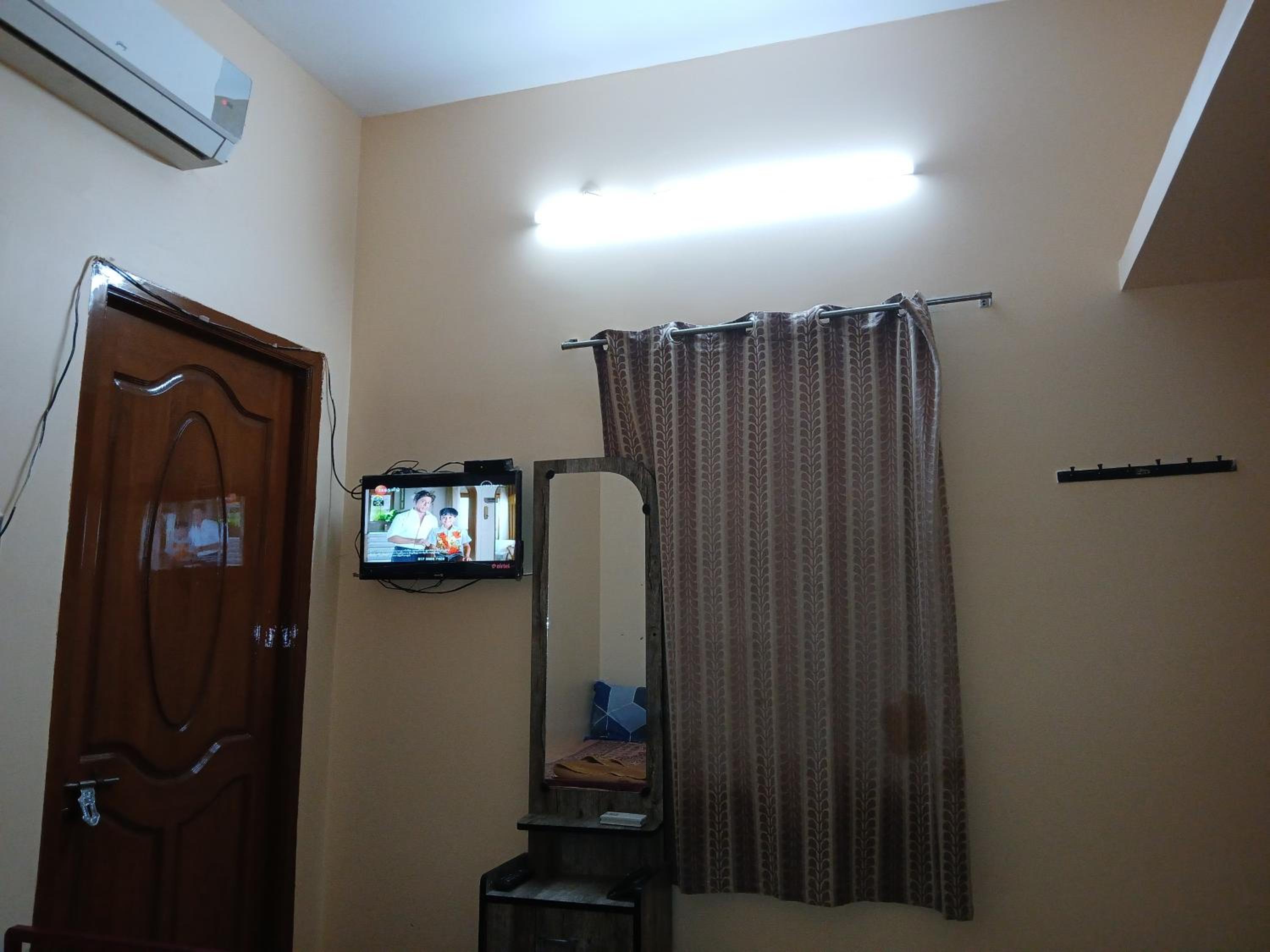 Family Room photo 1
