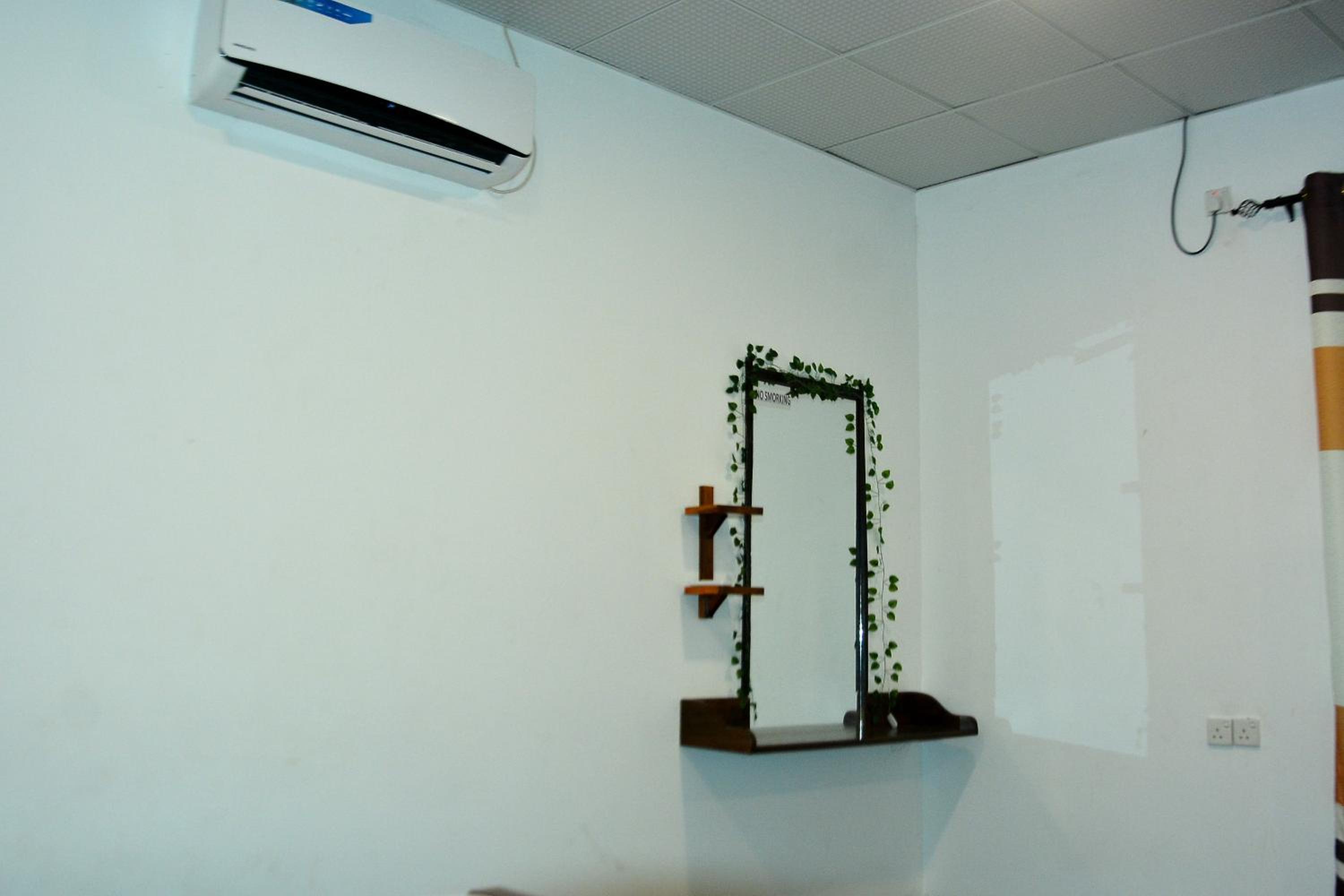 Family Room With Garden View photo 2