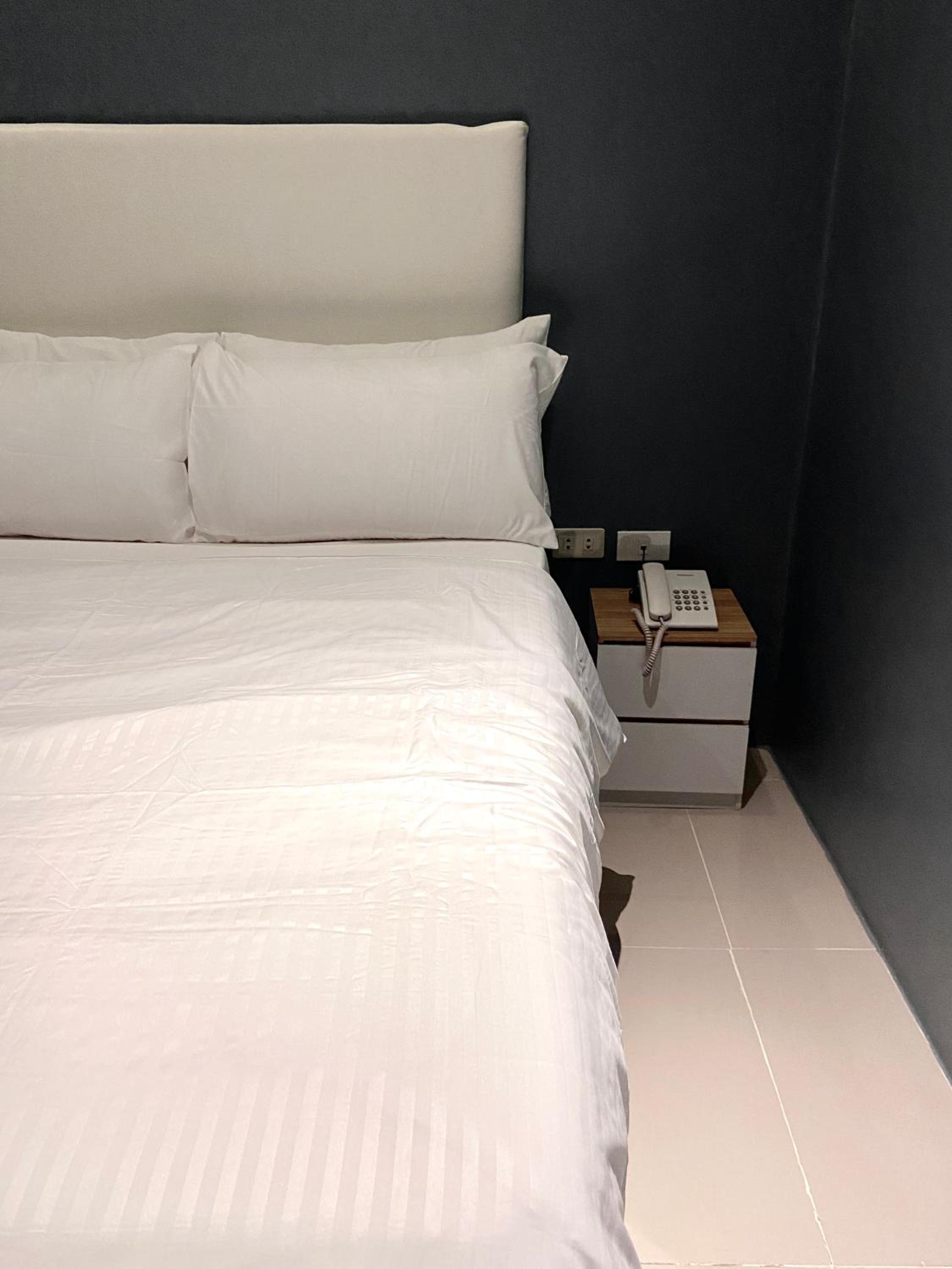 Budget Double Room - Photo 2