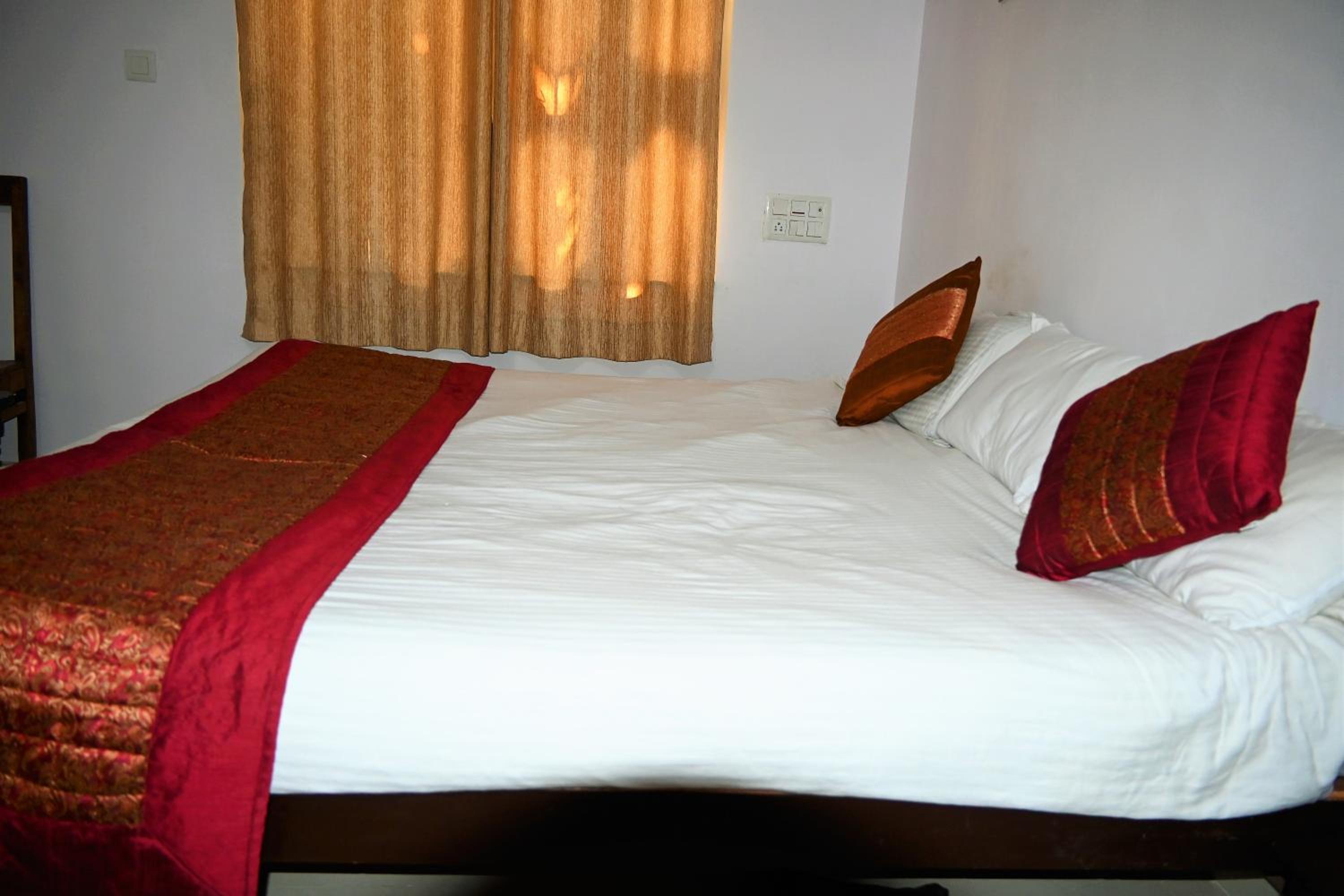 Double Room - Photo 12