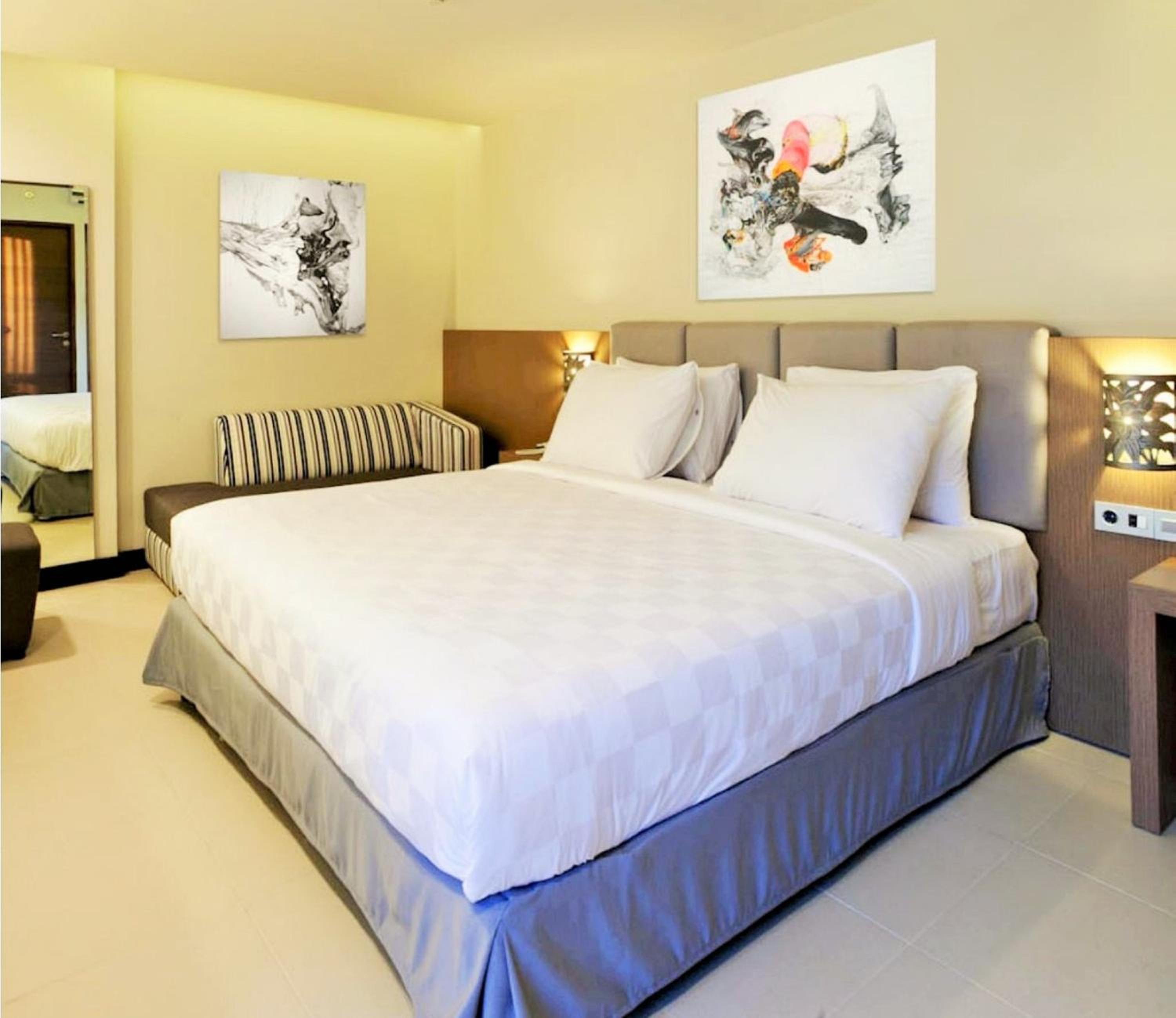 Deluxe King Room photo 2