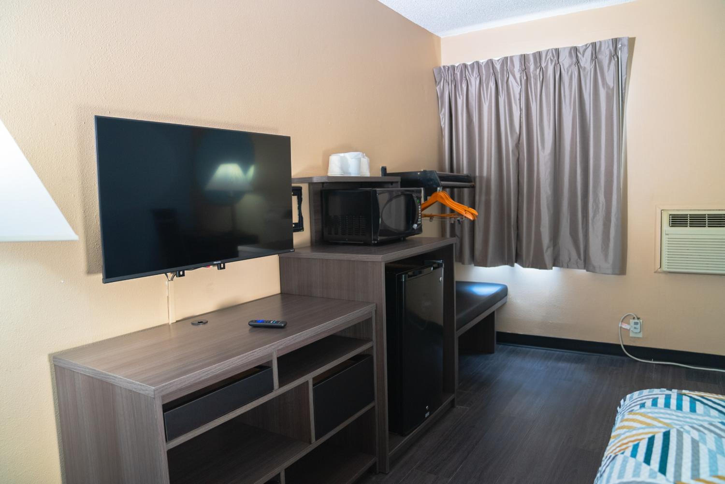 Queen Room - Disability Access - Non-Smoking - Photo 4