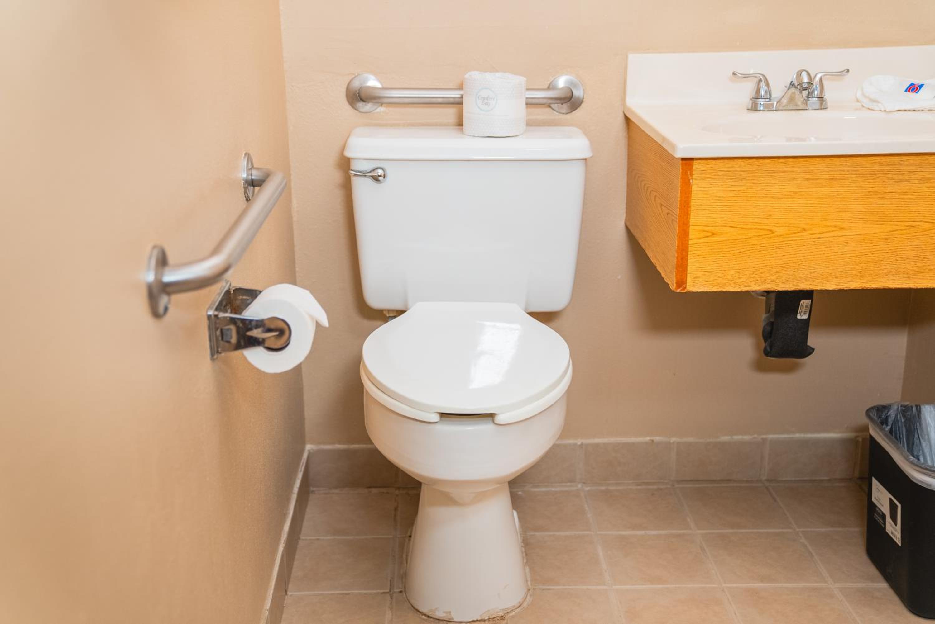 Queen Room - Disability Access - Non-Smoking - Photo 2
