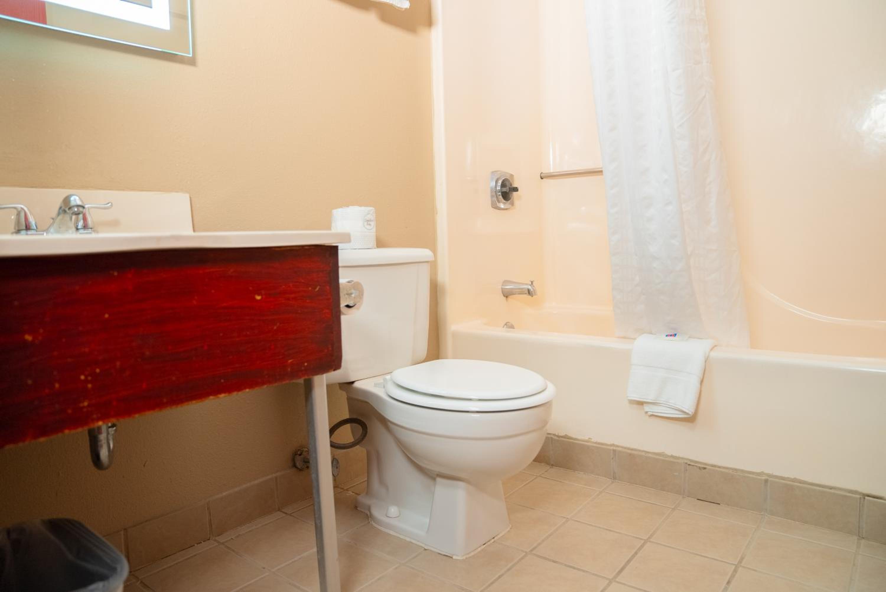 Queen Room - Non-Smoking - Photo 2