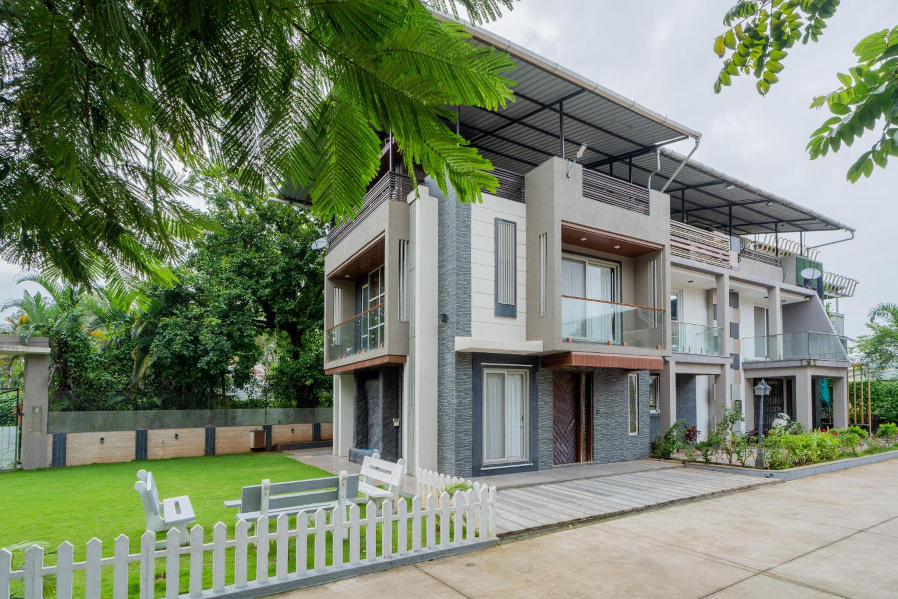 Three-Bedroom Villa photo 2